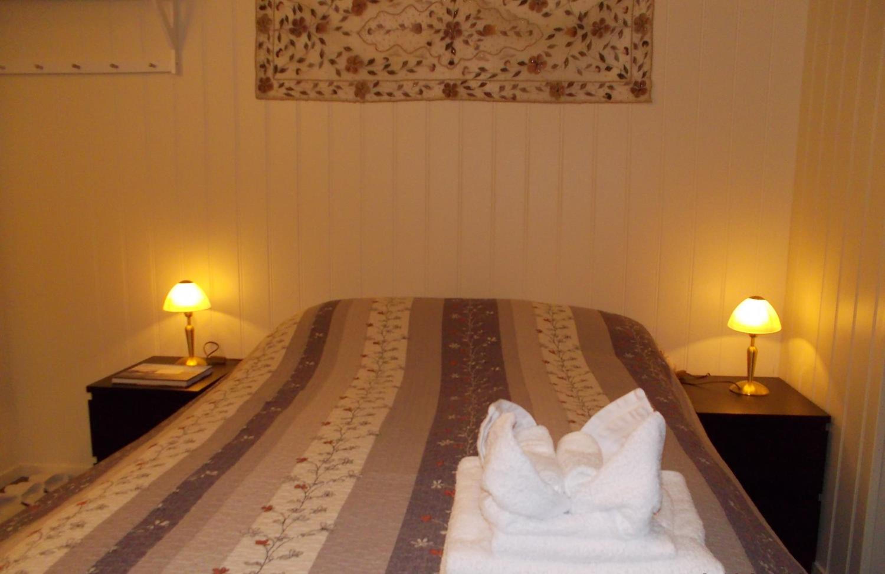 Large Double Room - Photo 3