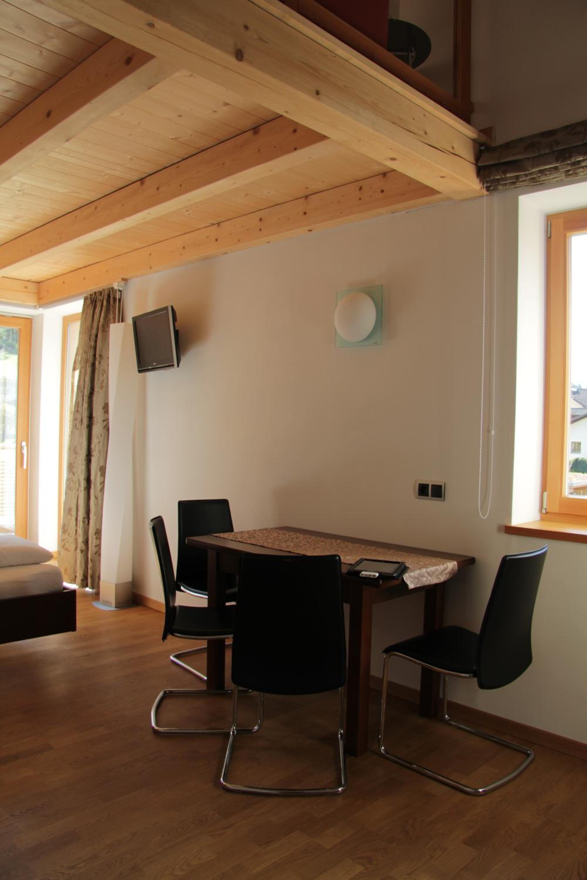 Suite with Balcony - Split Level - Photo 5