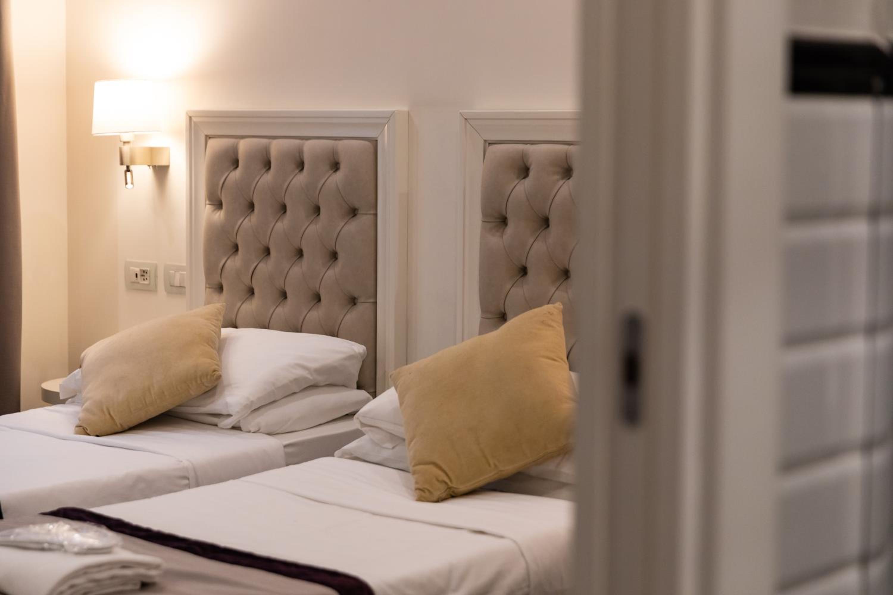 Double or Twin Room with Terrace photo 2