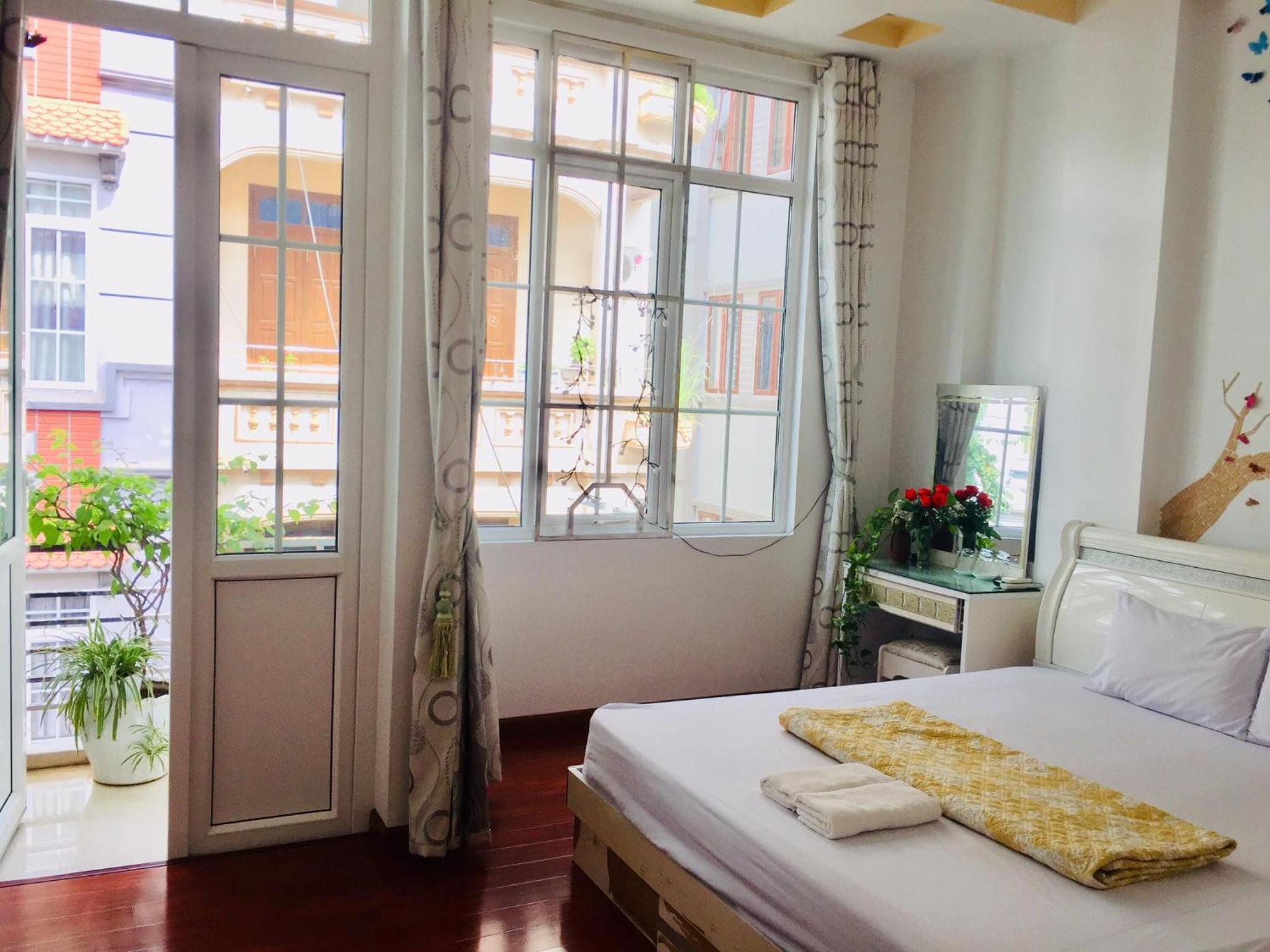 Deluxe Double Room with Balcony - Photo 3
