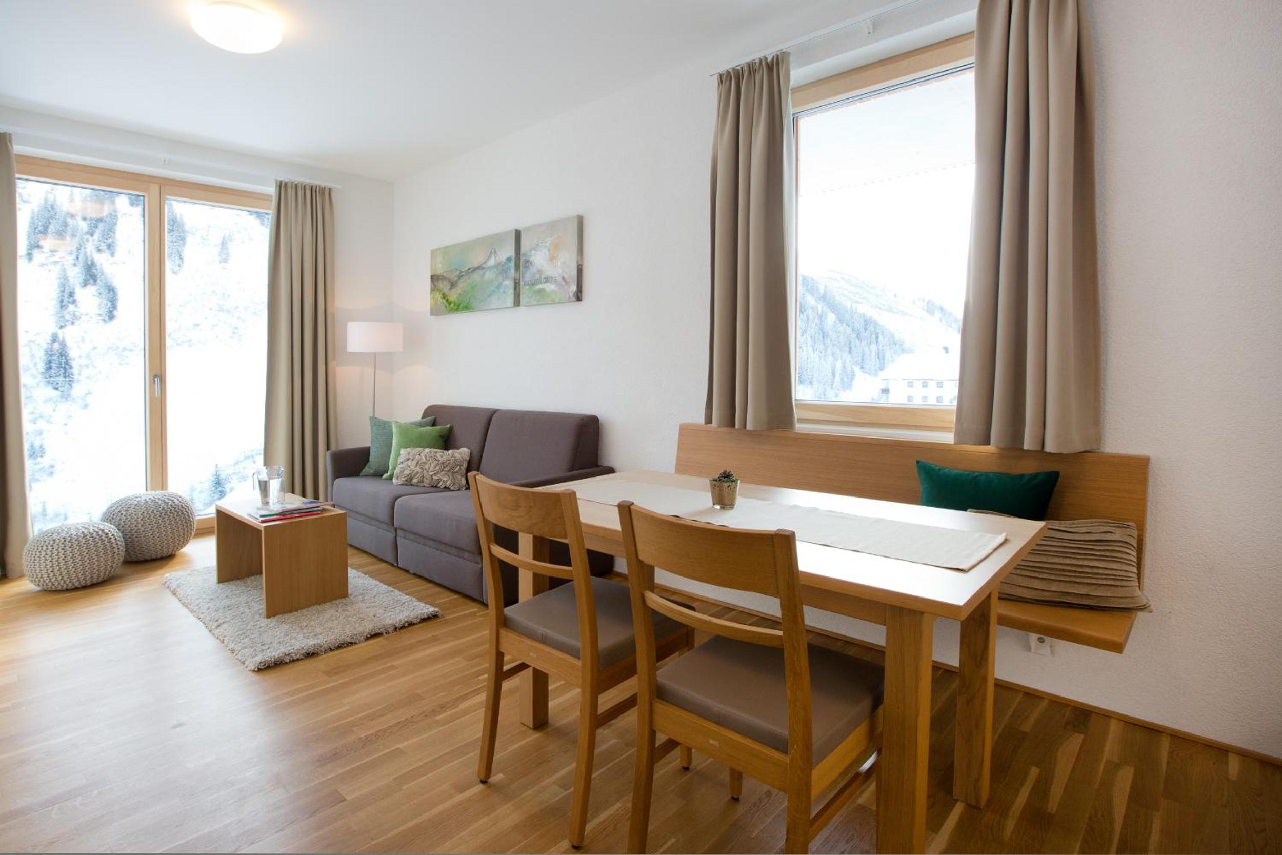 Comfort Two-Bedroom Apartment with Balcony R photo 1
