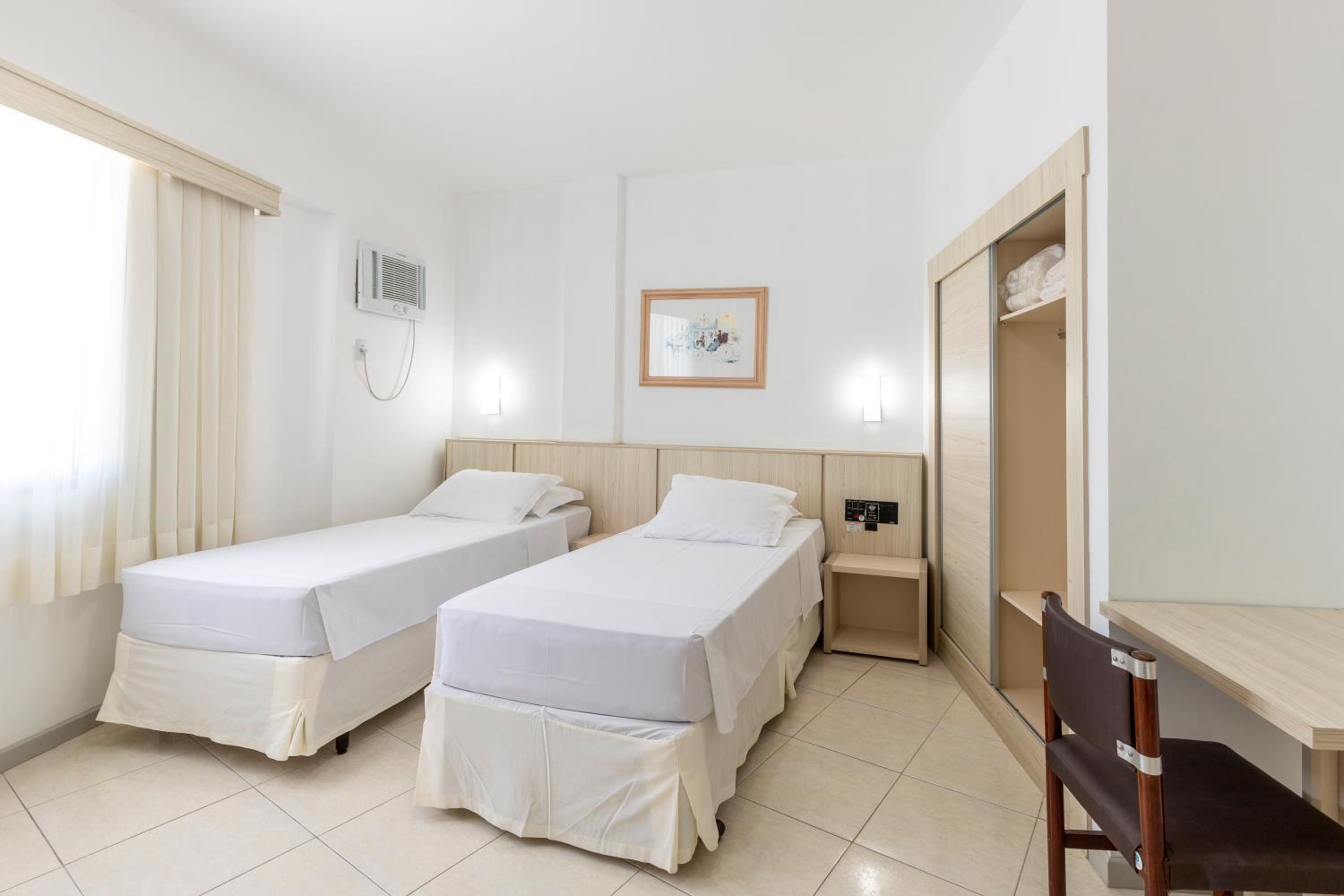 Standard Room thumbnail 5