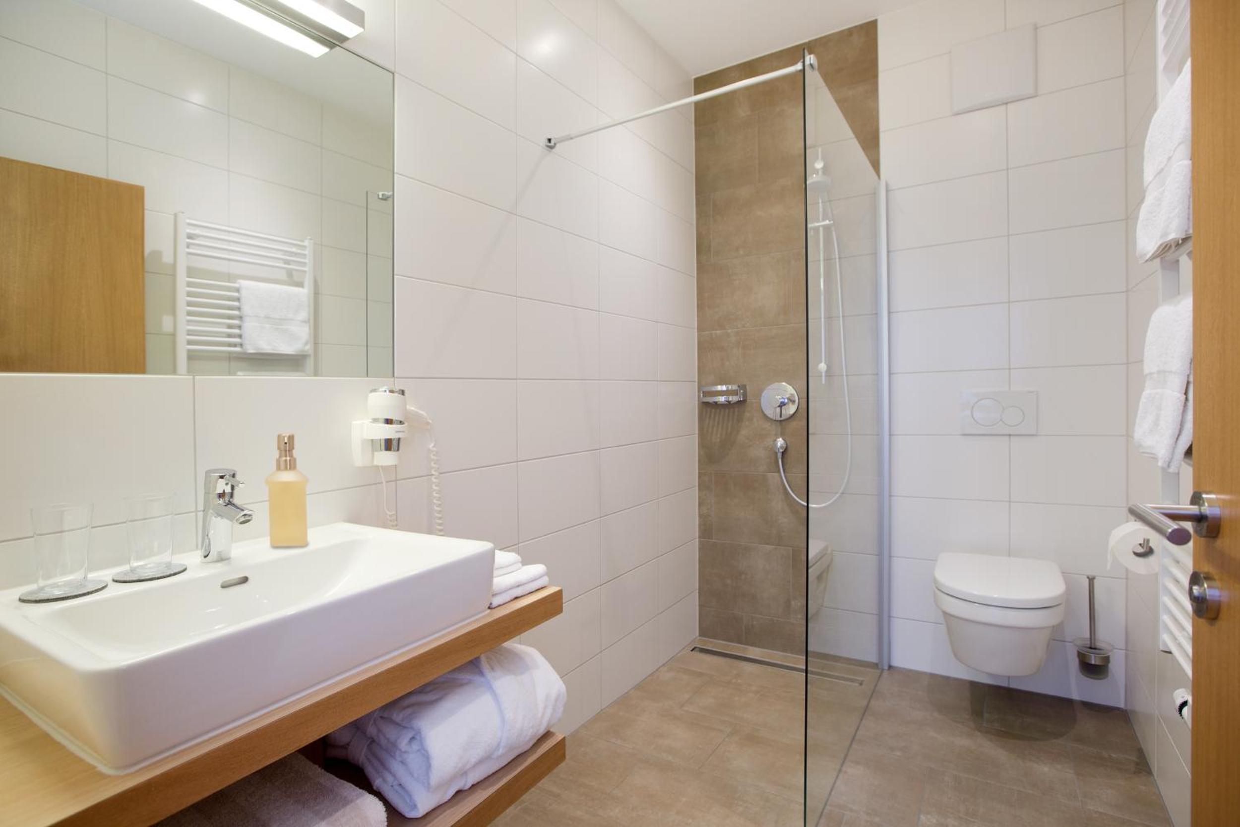 One-Bedroom Apartment with Balcony G photo 3