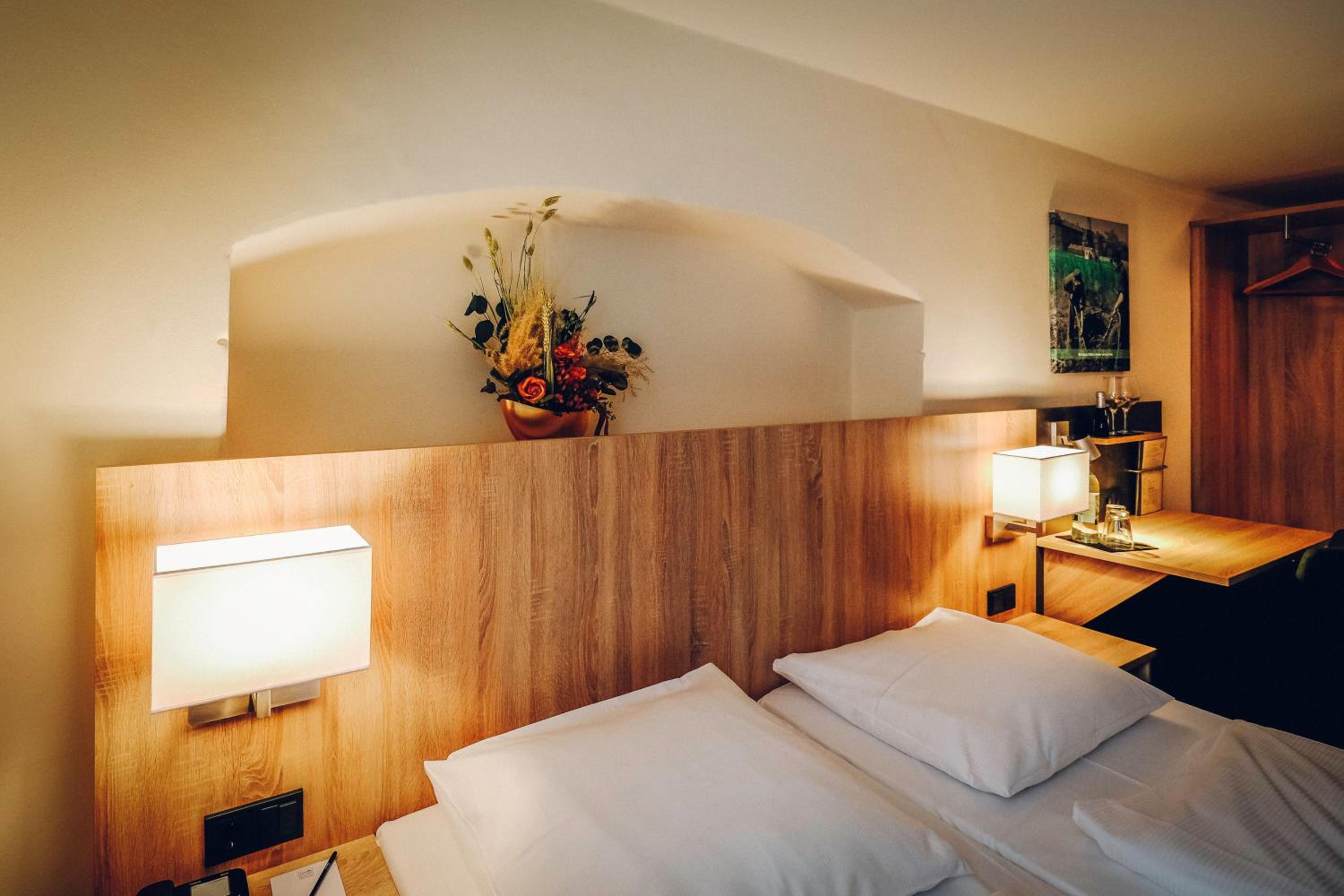 Double Room with Courtyard View - Photo 2