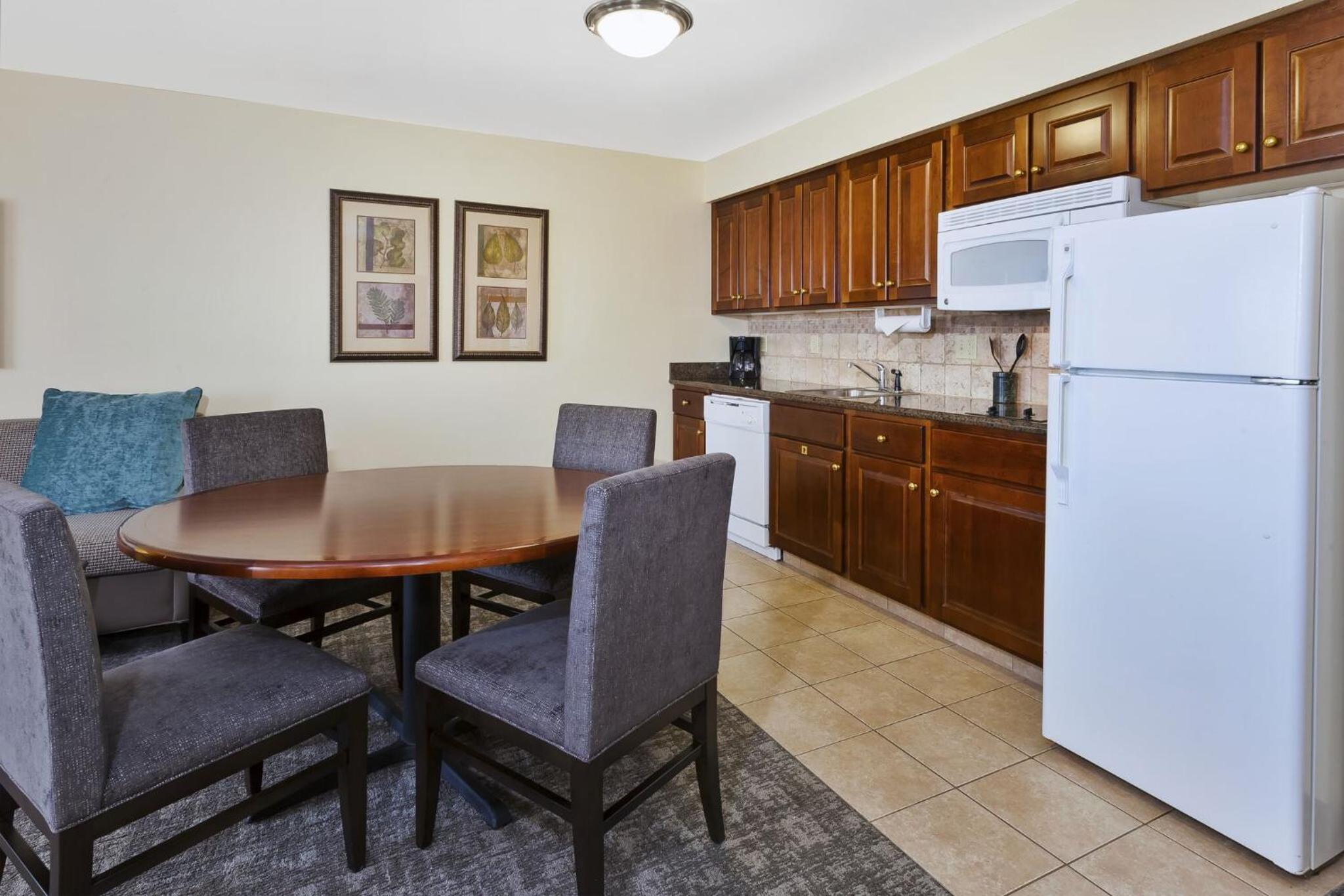 One-Bedroom King Suite - Photo 5