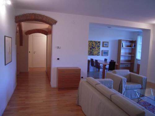 Three-Bedroom Apartment with Balcony photo 2