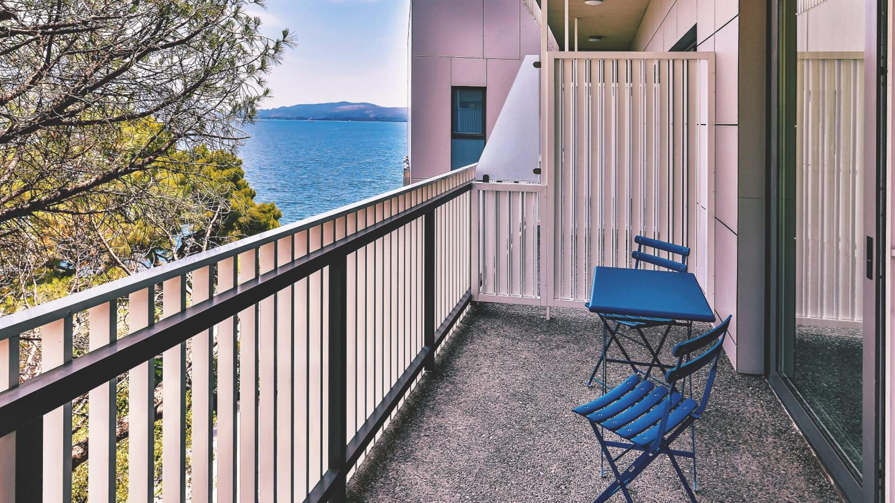 Double or Twin Room with Partial Sea View - Photo 3