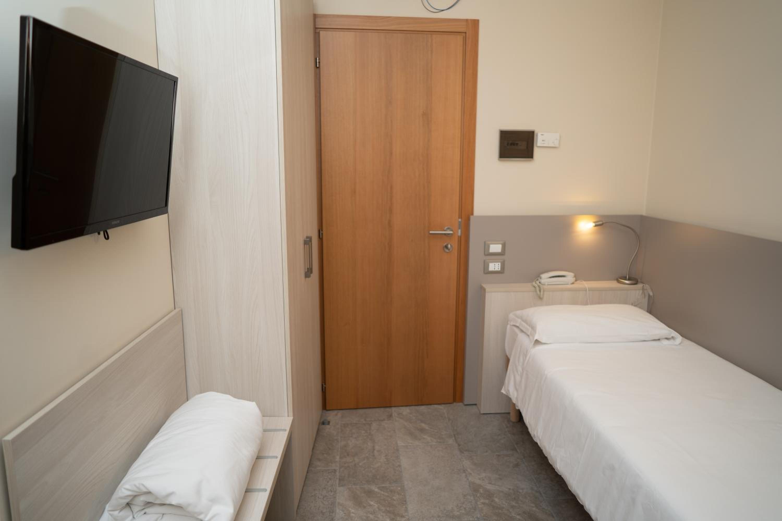 Single Room photo 3