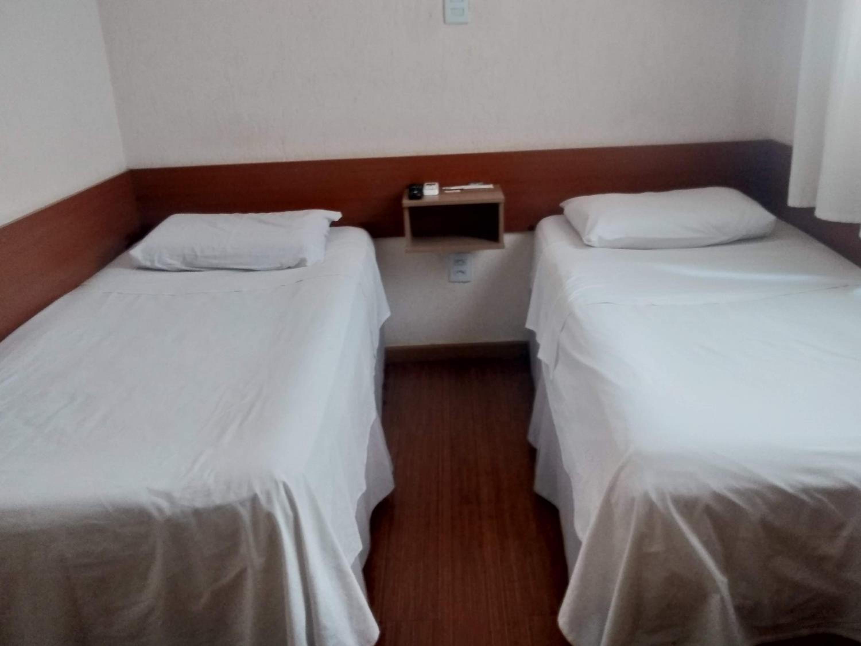 Standard Twin Room - Photo 3