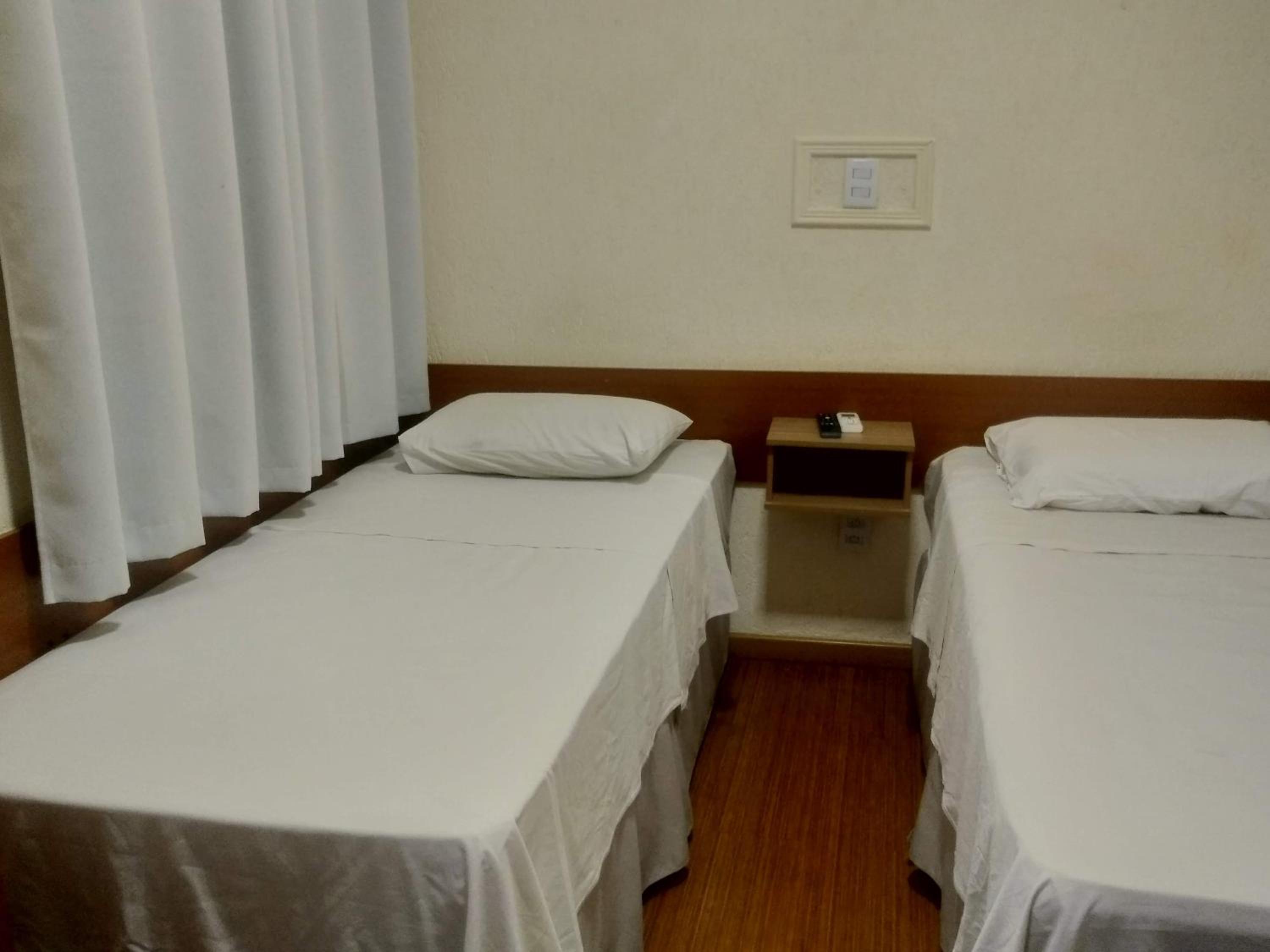 Standard Twin Room - Photo 2