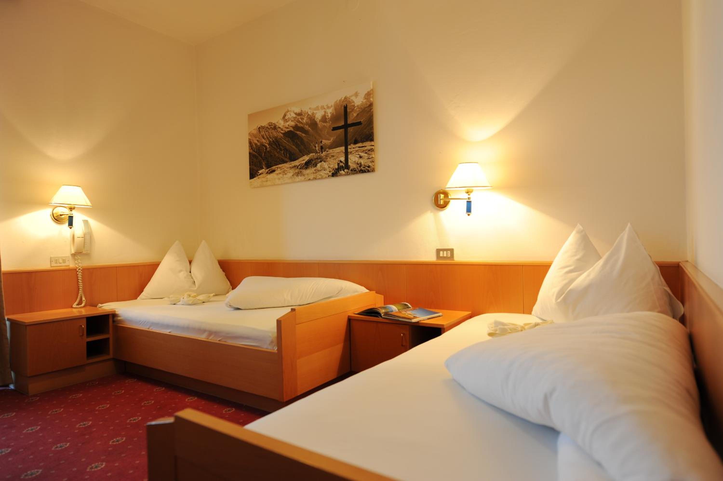 Economy Twin Room - Photo 5