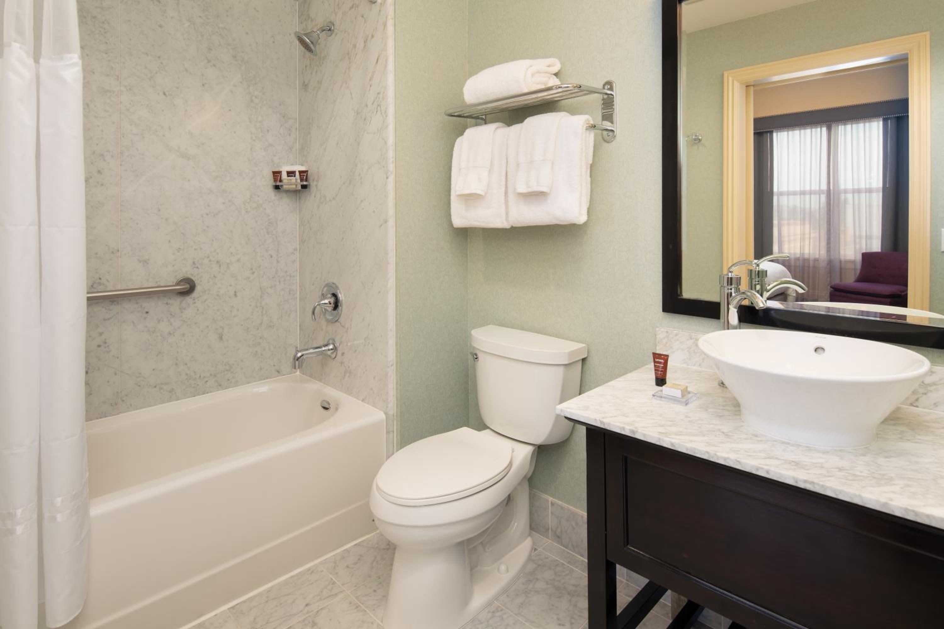 Deluxe King Room - Photo 2