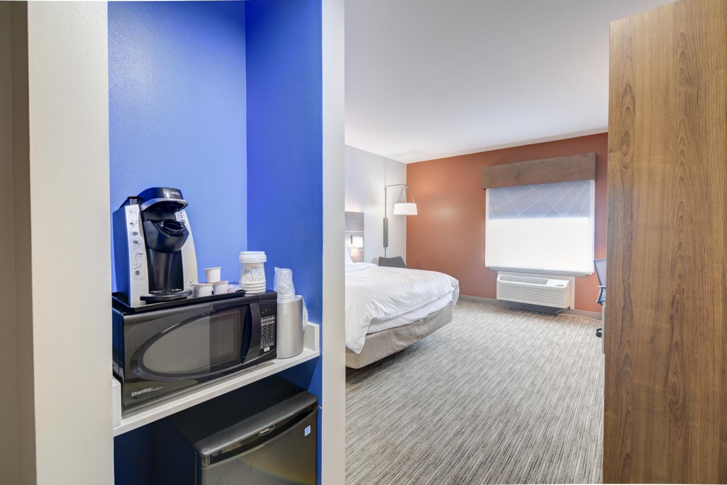 Standard King Room with Accessible Tub - Mobility Access - Photo 1