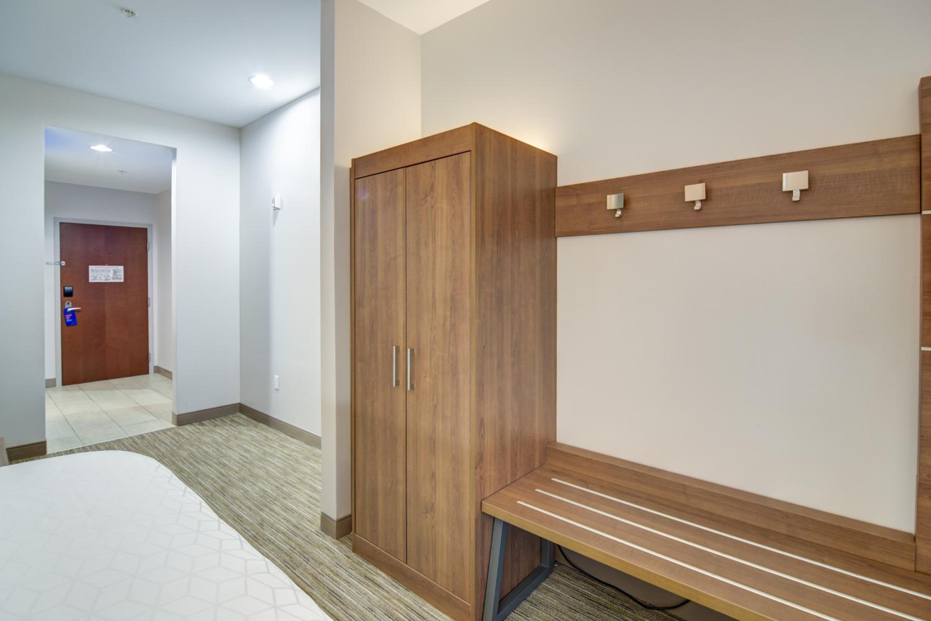 Standard King Room - Photo 3
