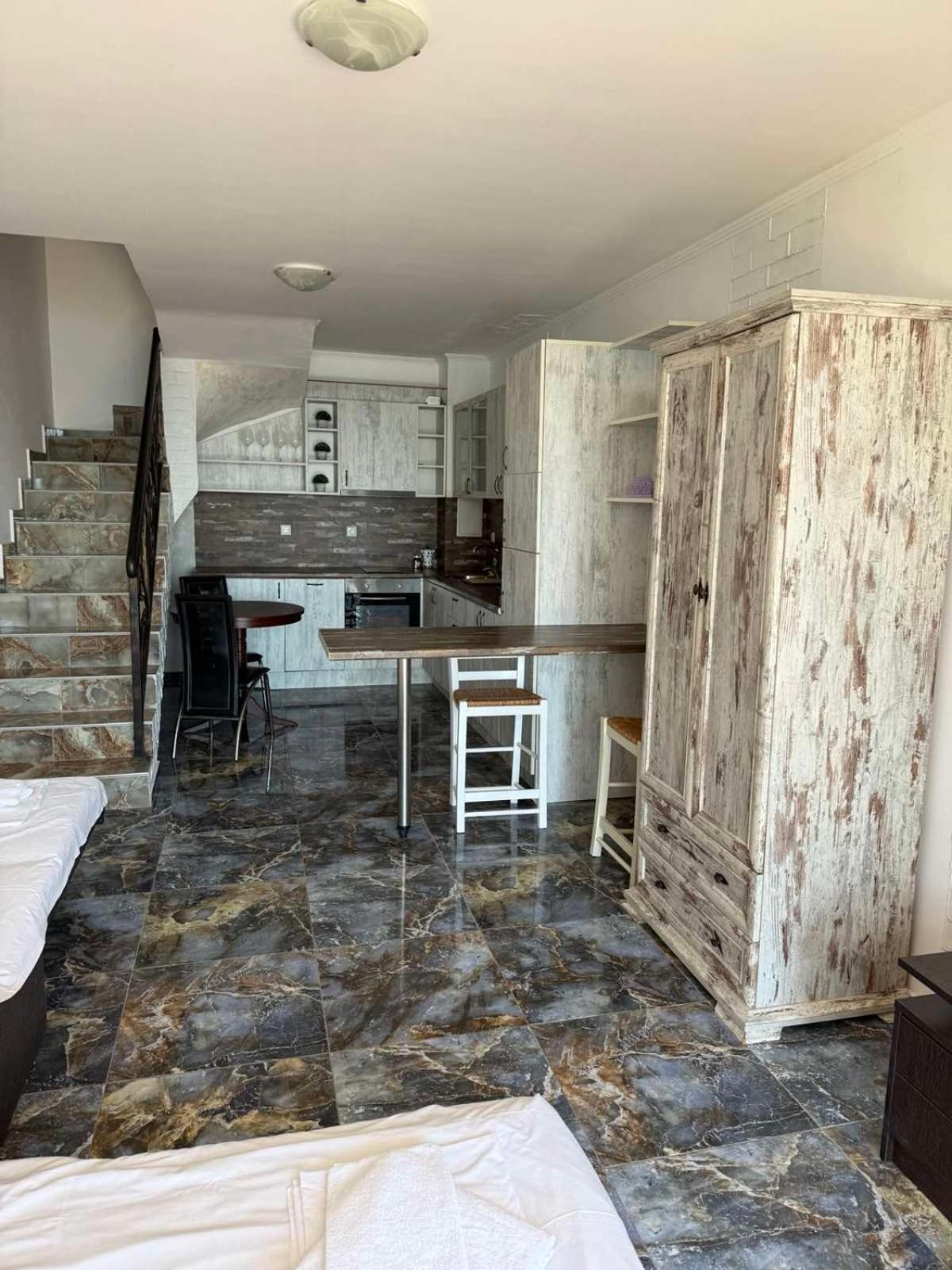 Maisonette photo 1