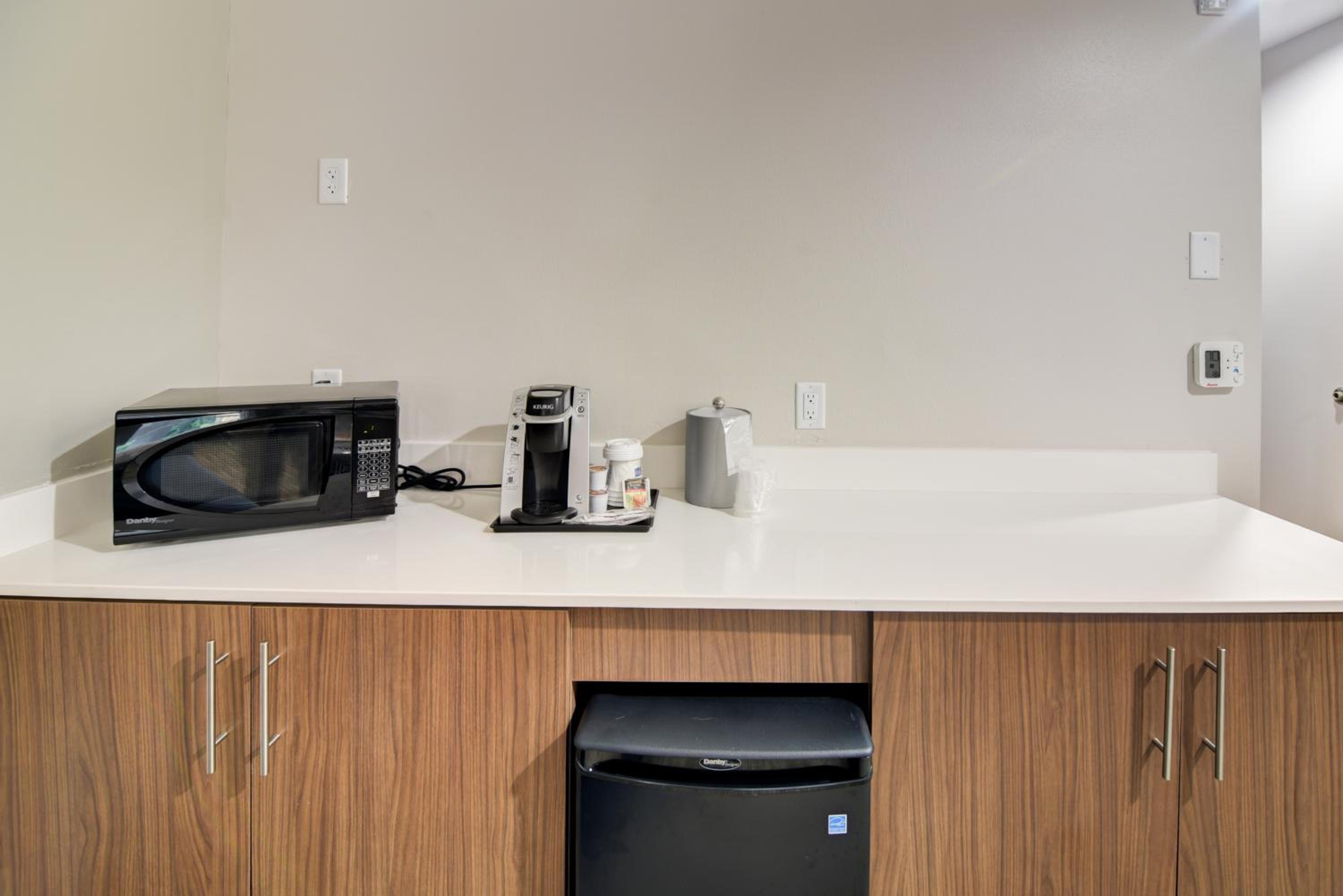 King Suite with Roll-in Shower - Mobility Access