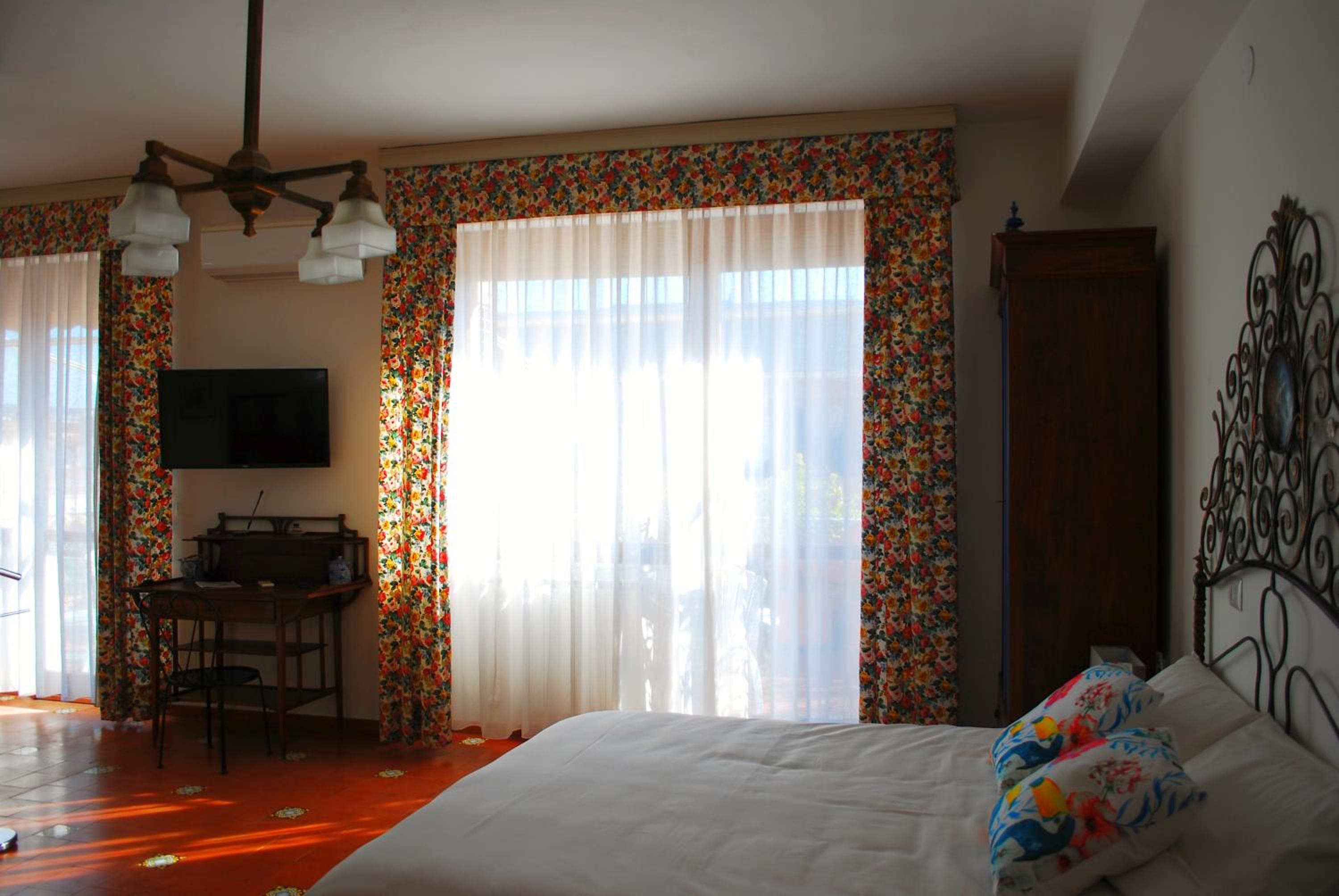 Deluxe Family Room - Photo 15