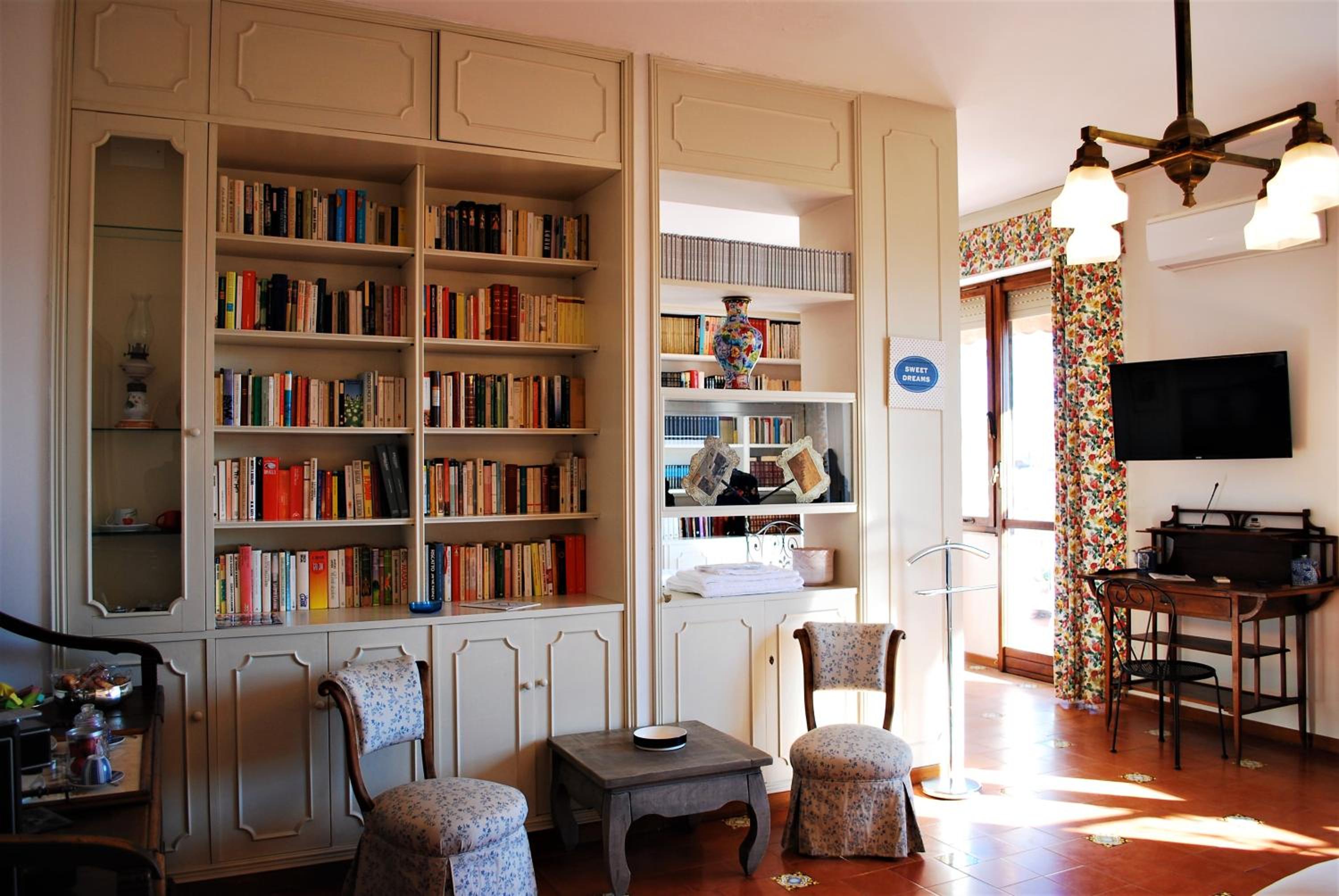 Deluxe Family Room - Photo 12