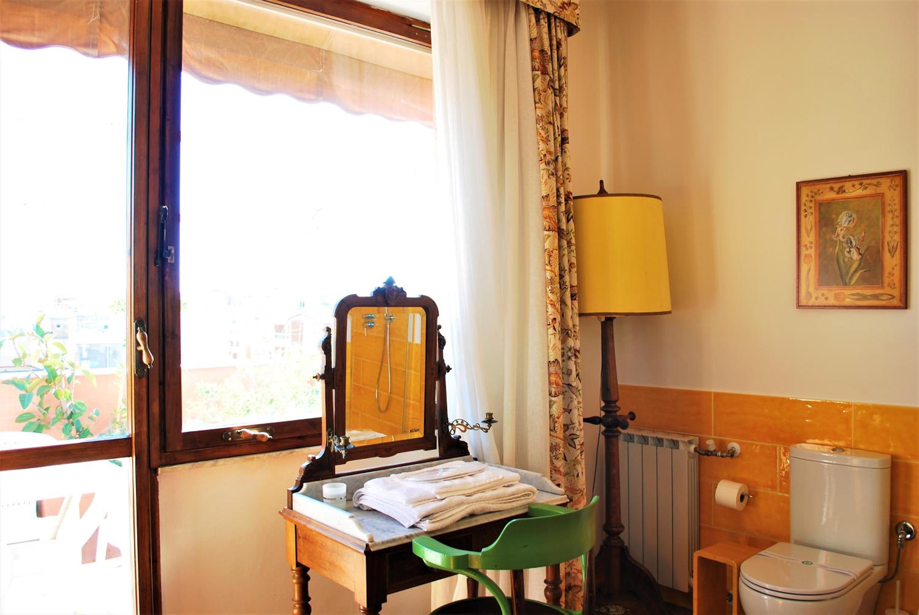 Deluxe Room - Photo 22