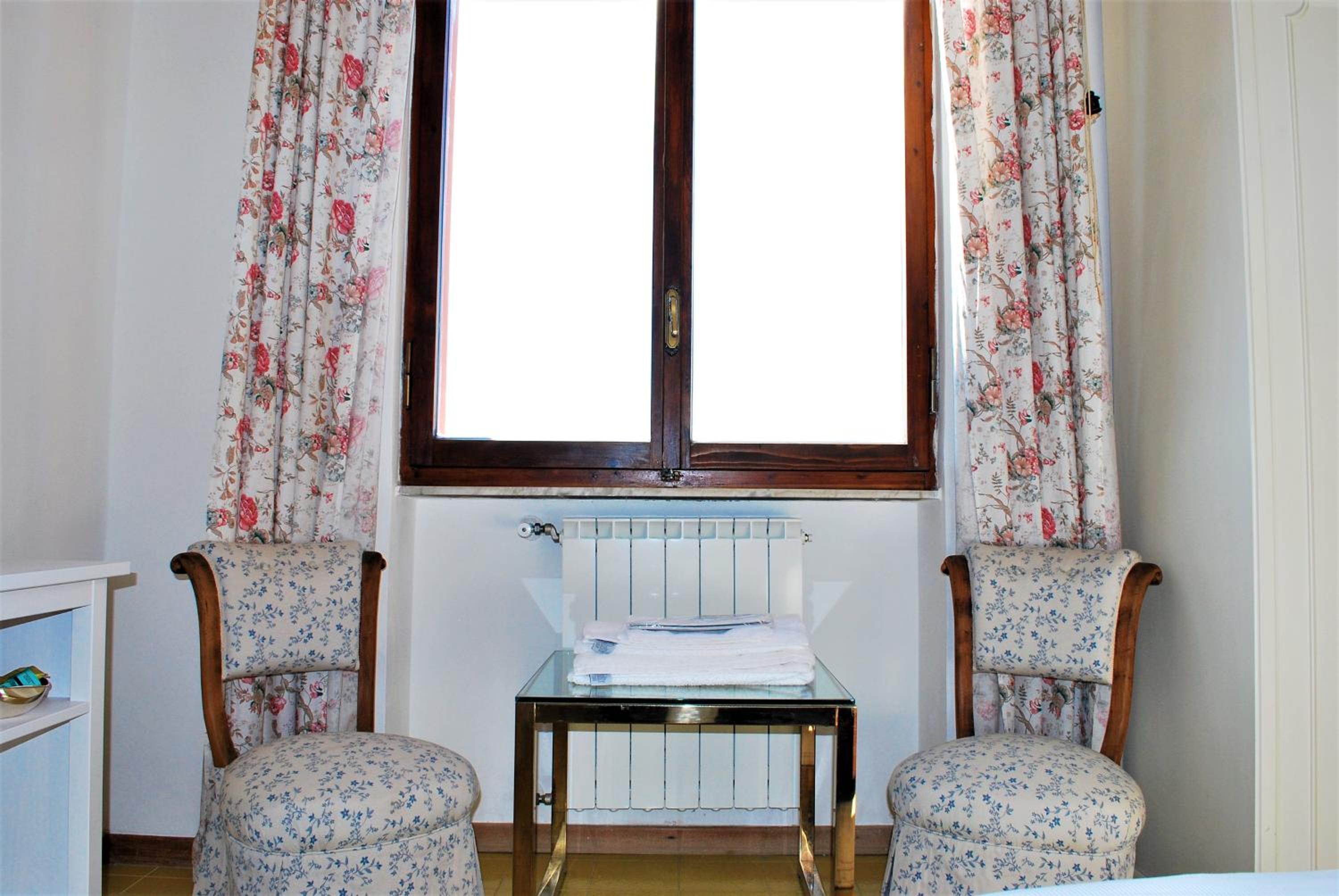 Deluxe Double or Twin Room - Photo 16