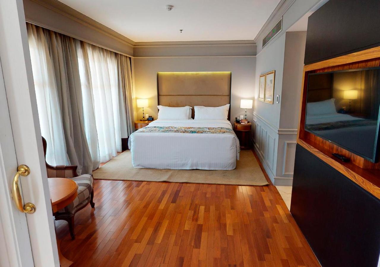 Deluxe King Suite