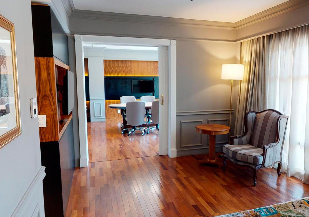Deluxe King Suite