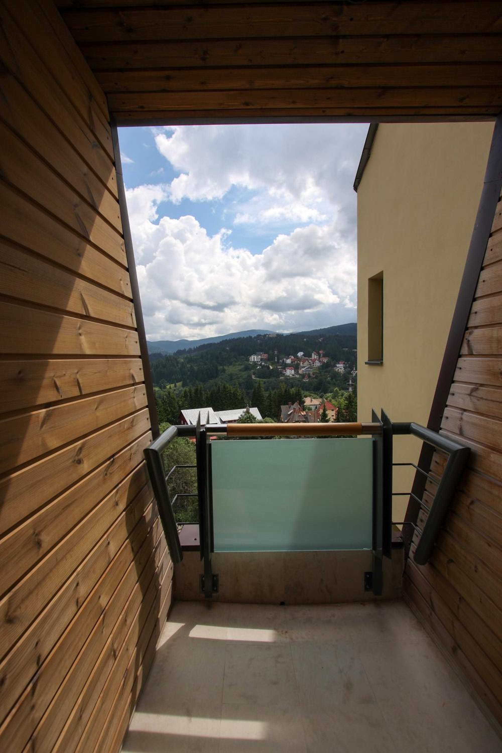 Budget Room with Balcony - Photo 4