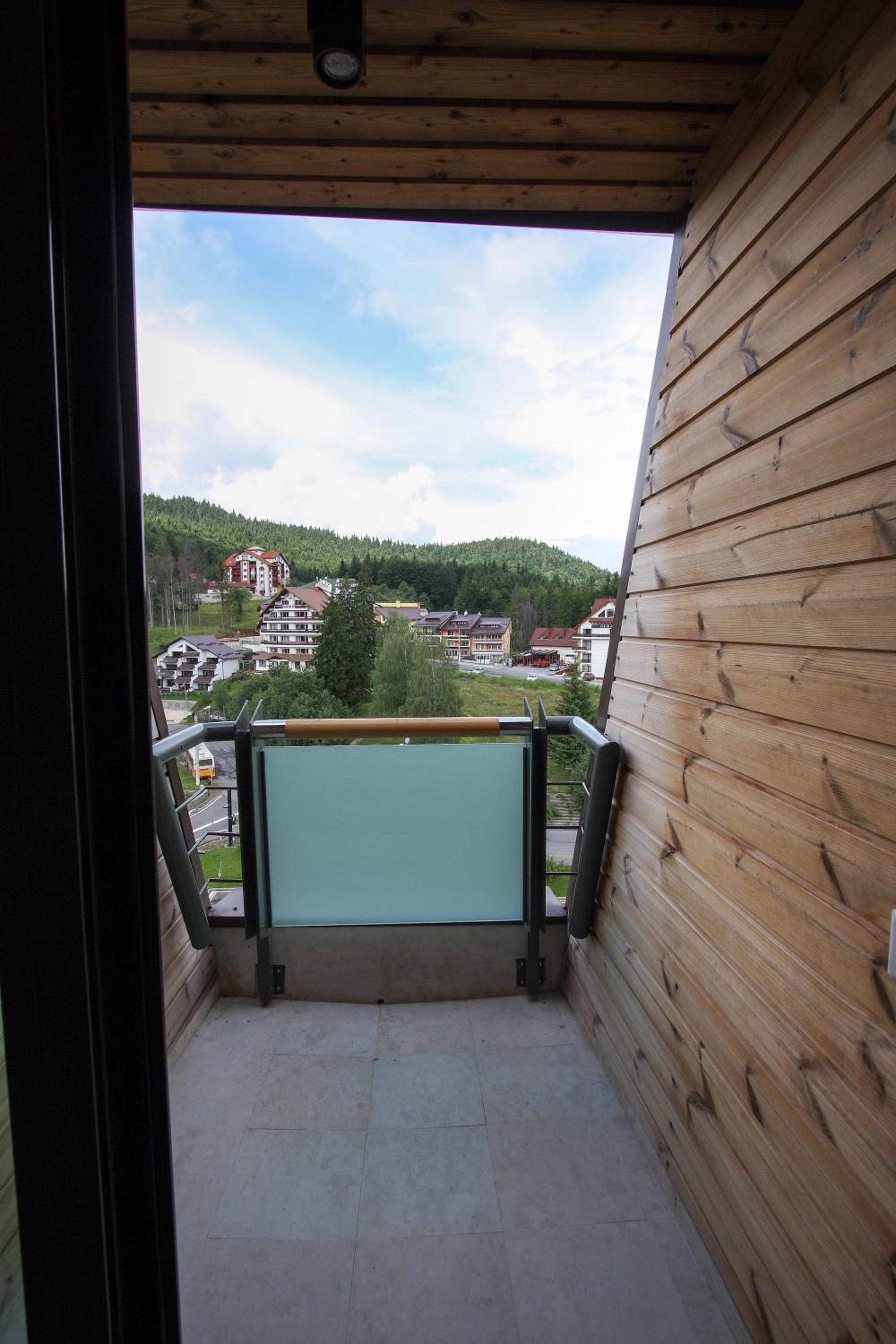Budget Room with Balcony - Photo 5