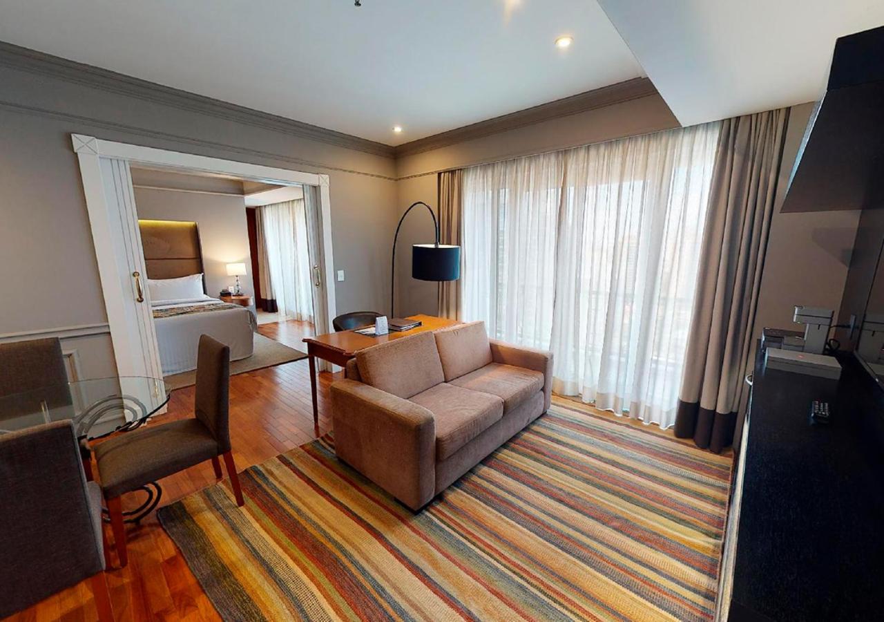 Queen Suite with Spa Bath