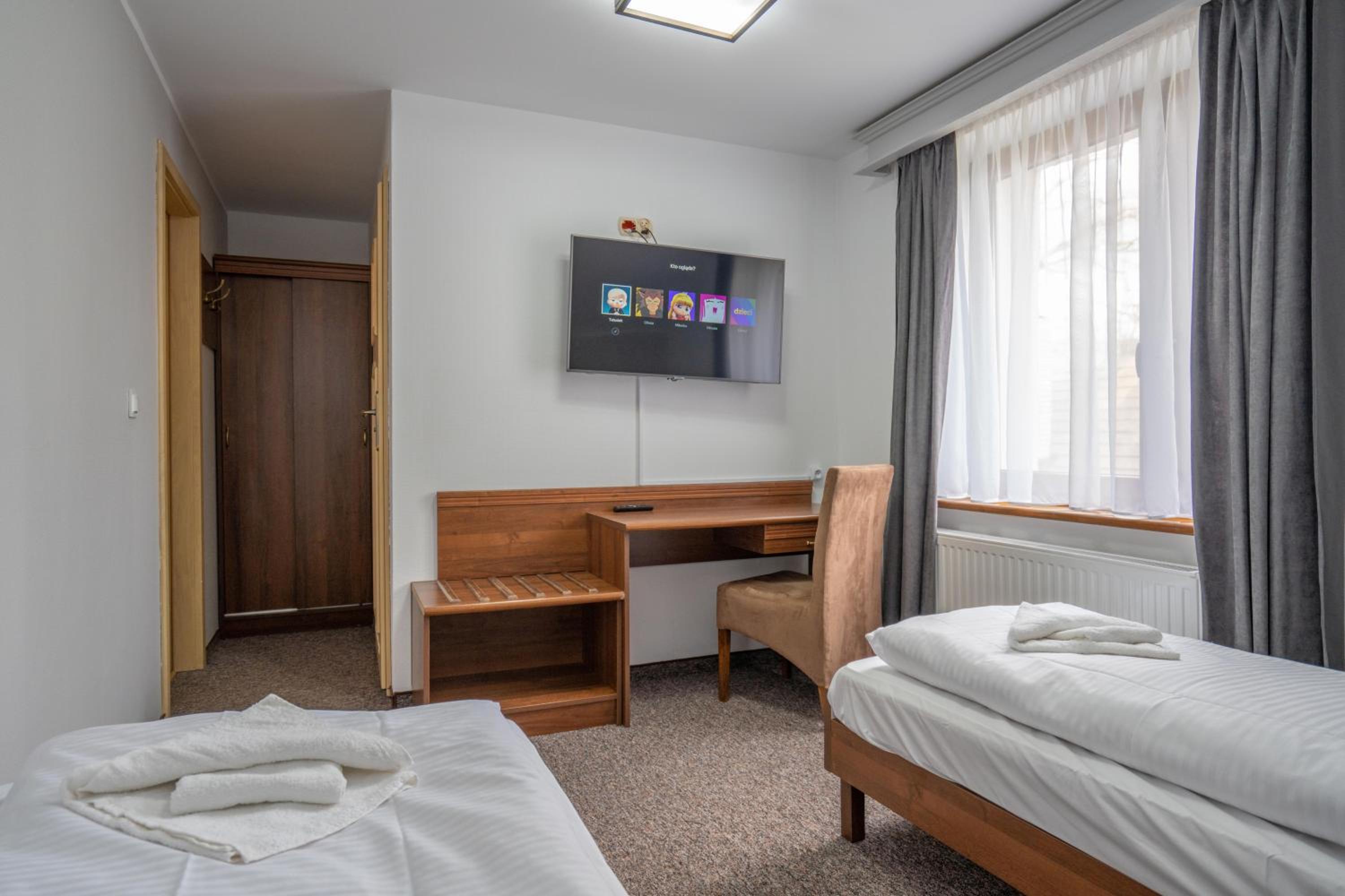 Double Room with Private Bathroom - Photo 3