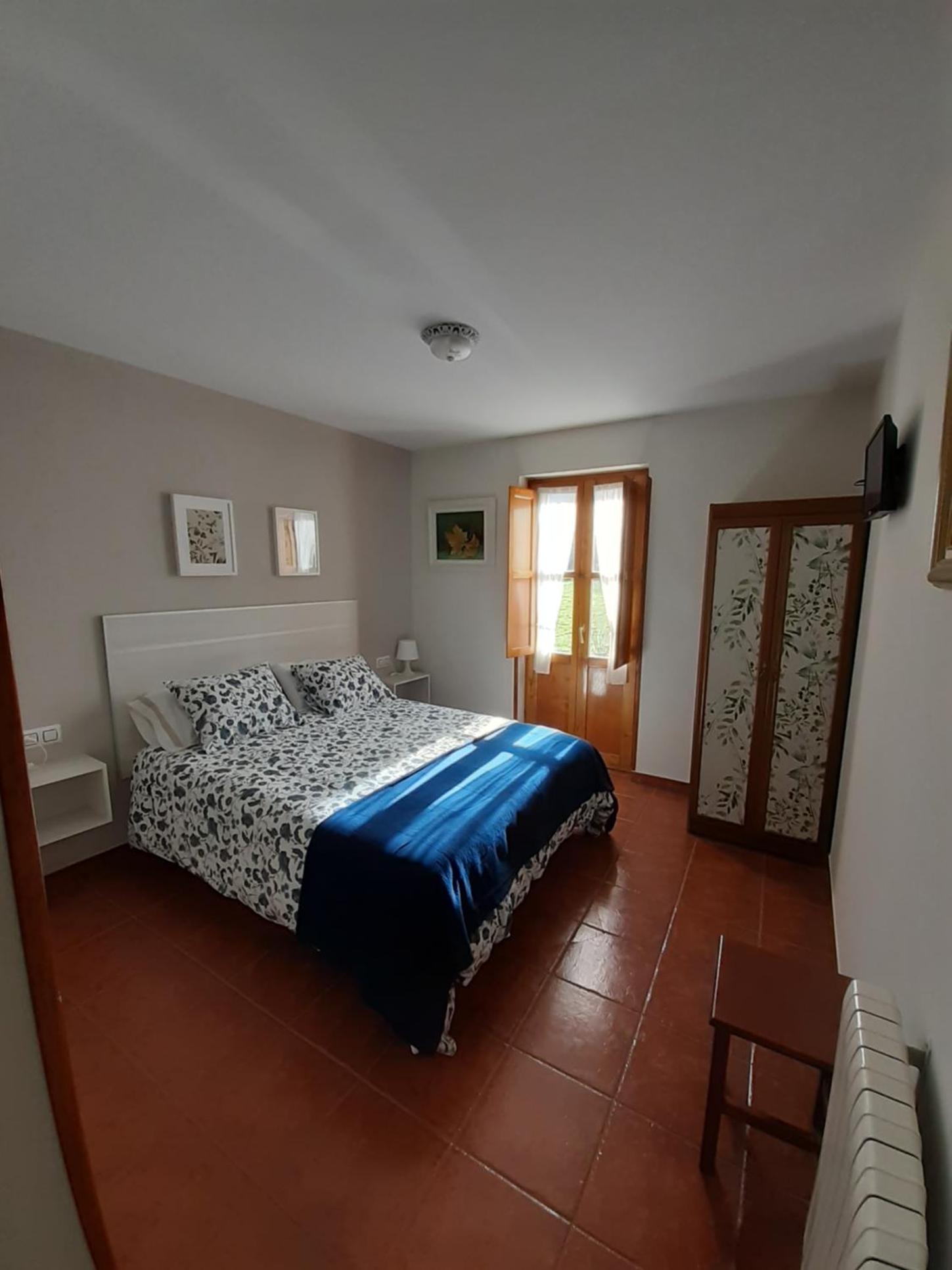 Double or Twin Room with Mountain View - Photo 1