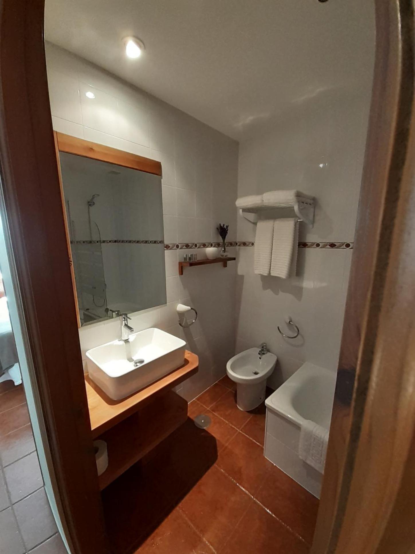 Double or Twin Room with Mountain View - Photo 5