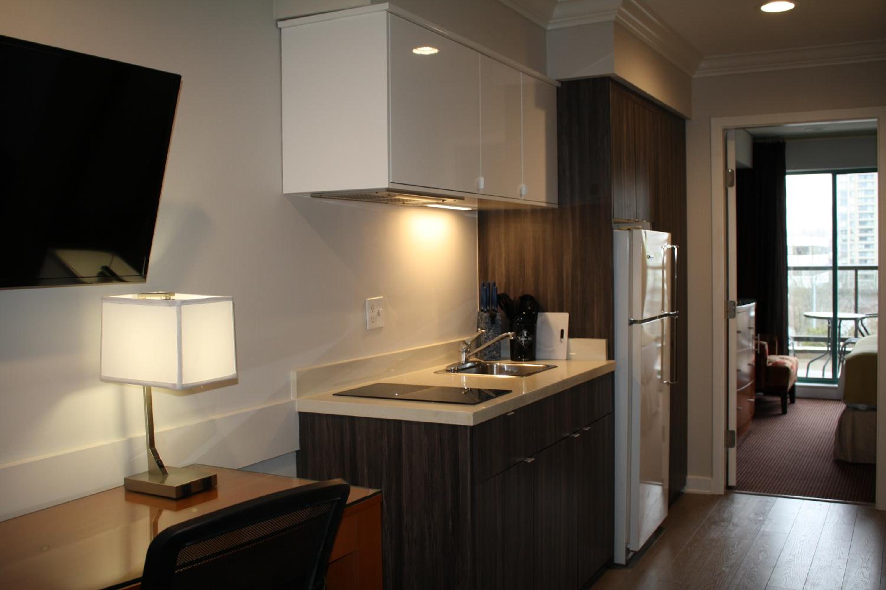 Full Kitchen Suite photo 1