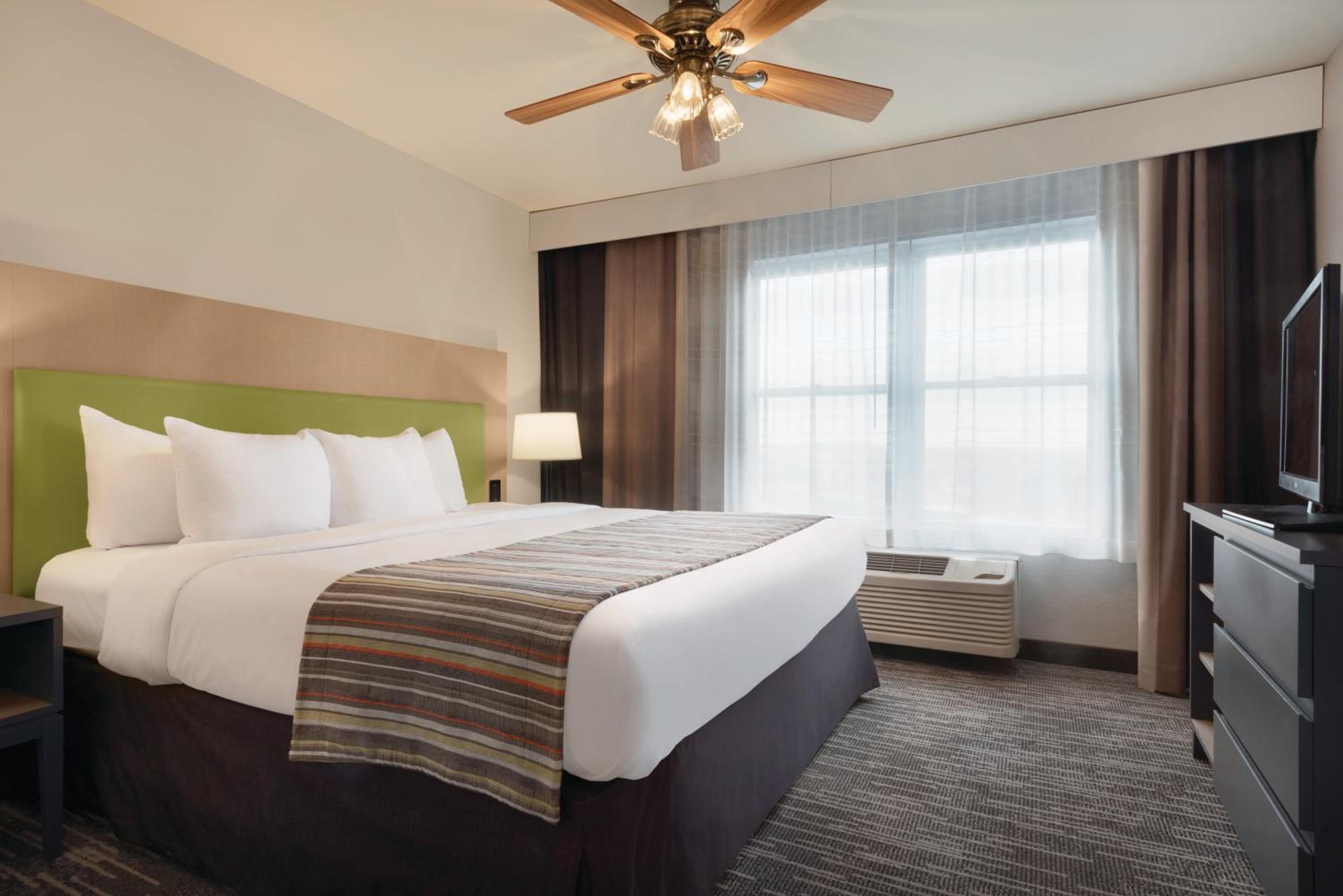 One-Bedroom King Suite - Photo 2