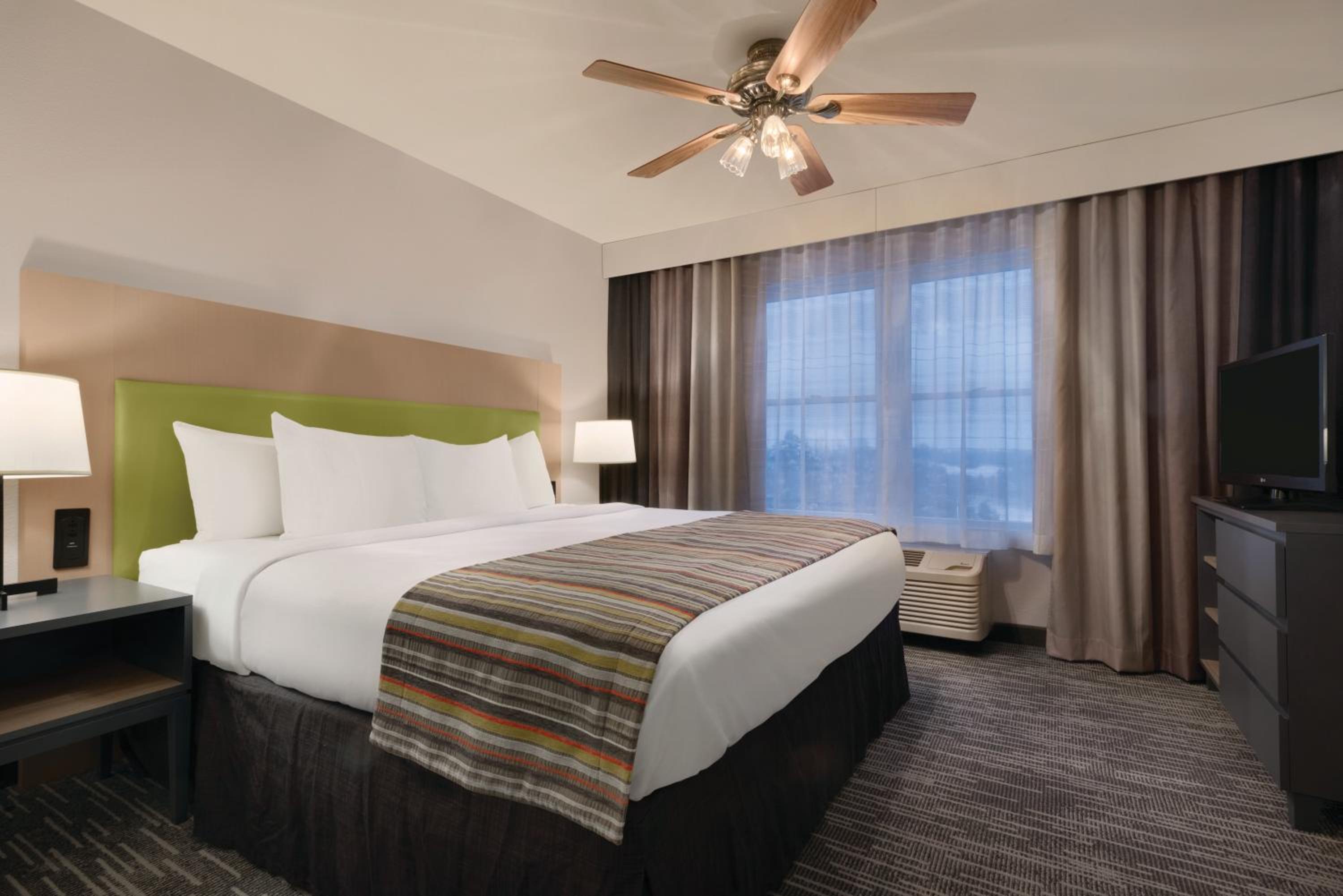 One-Bedroom King Suite - Disability Access - Photo 1