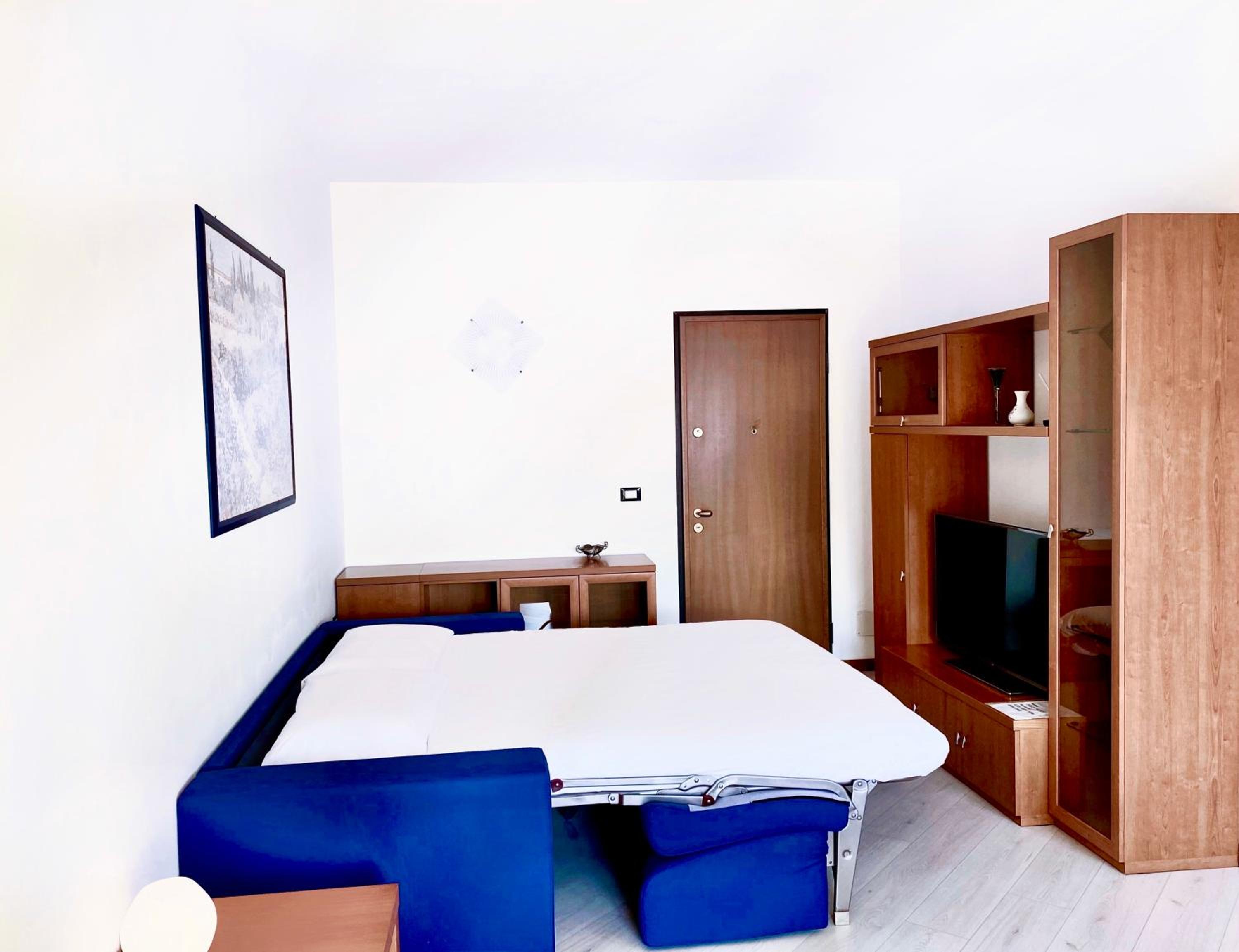 One-Bedroom Apartment photo 1