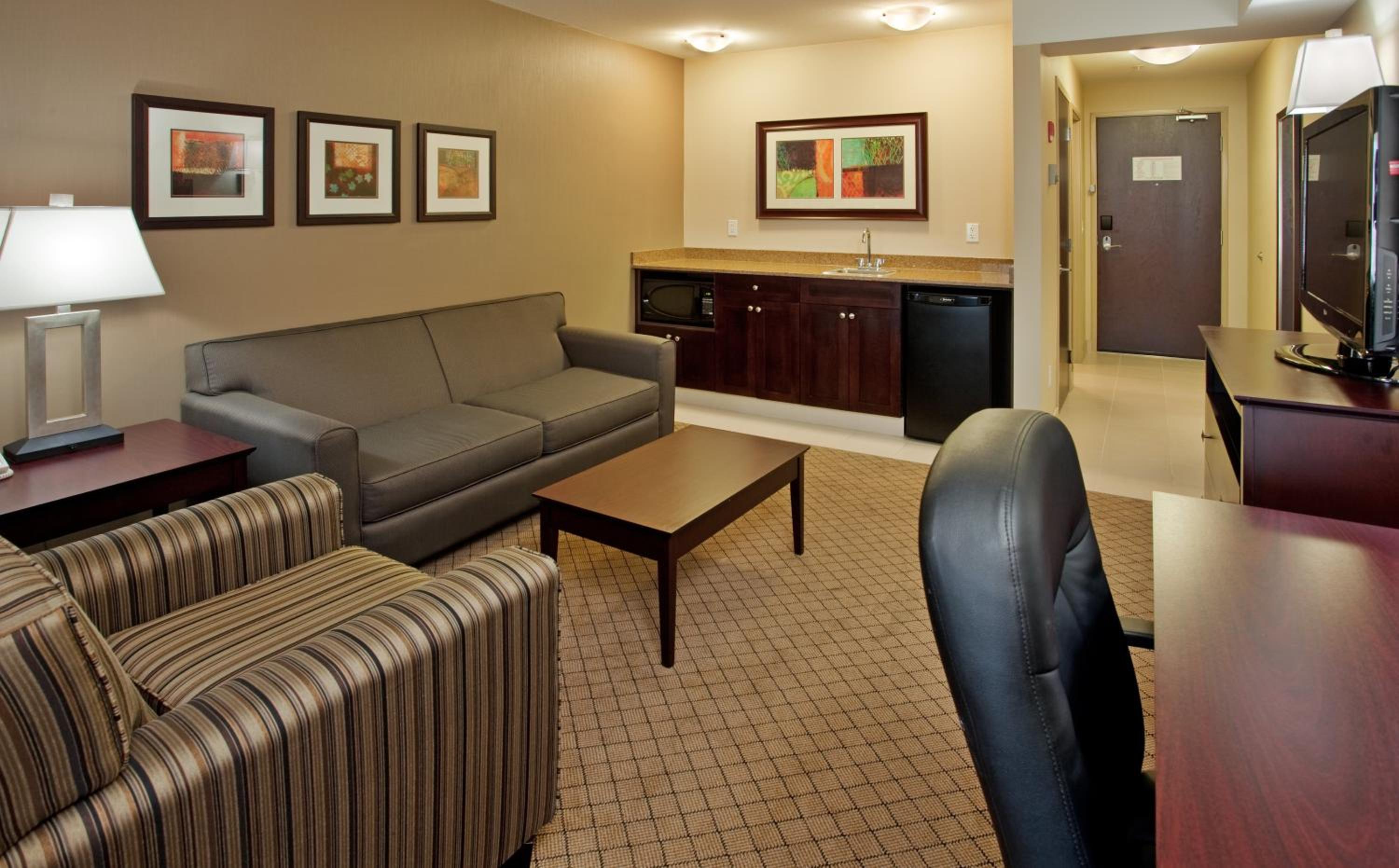 One-Bedroom King Suite with Sofa Bed photo 1