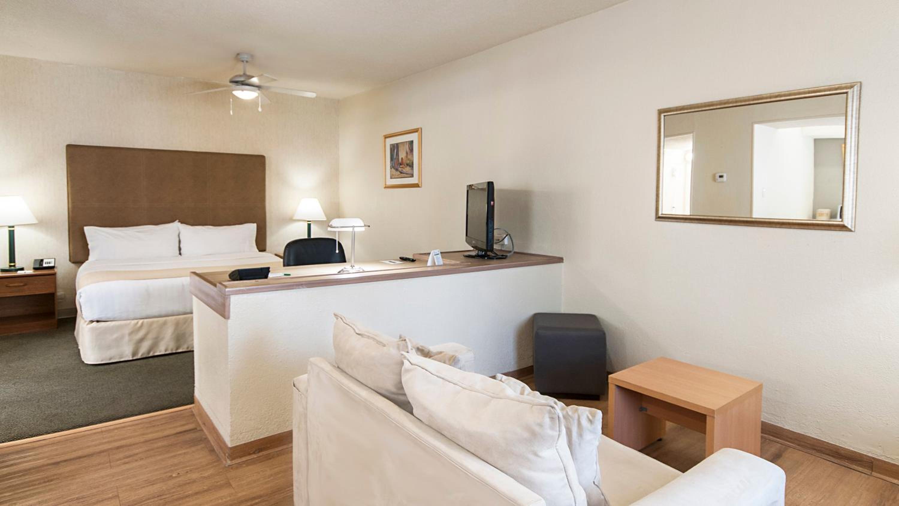 King Suite - Photo 5