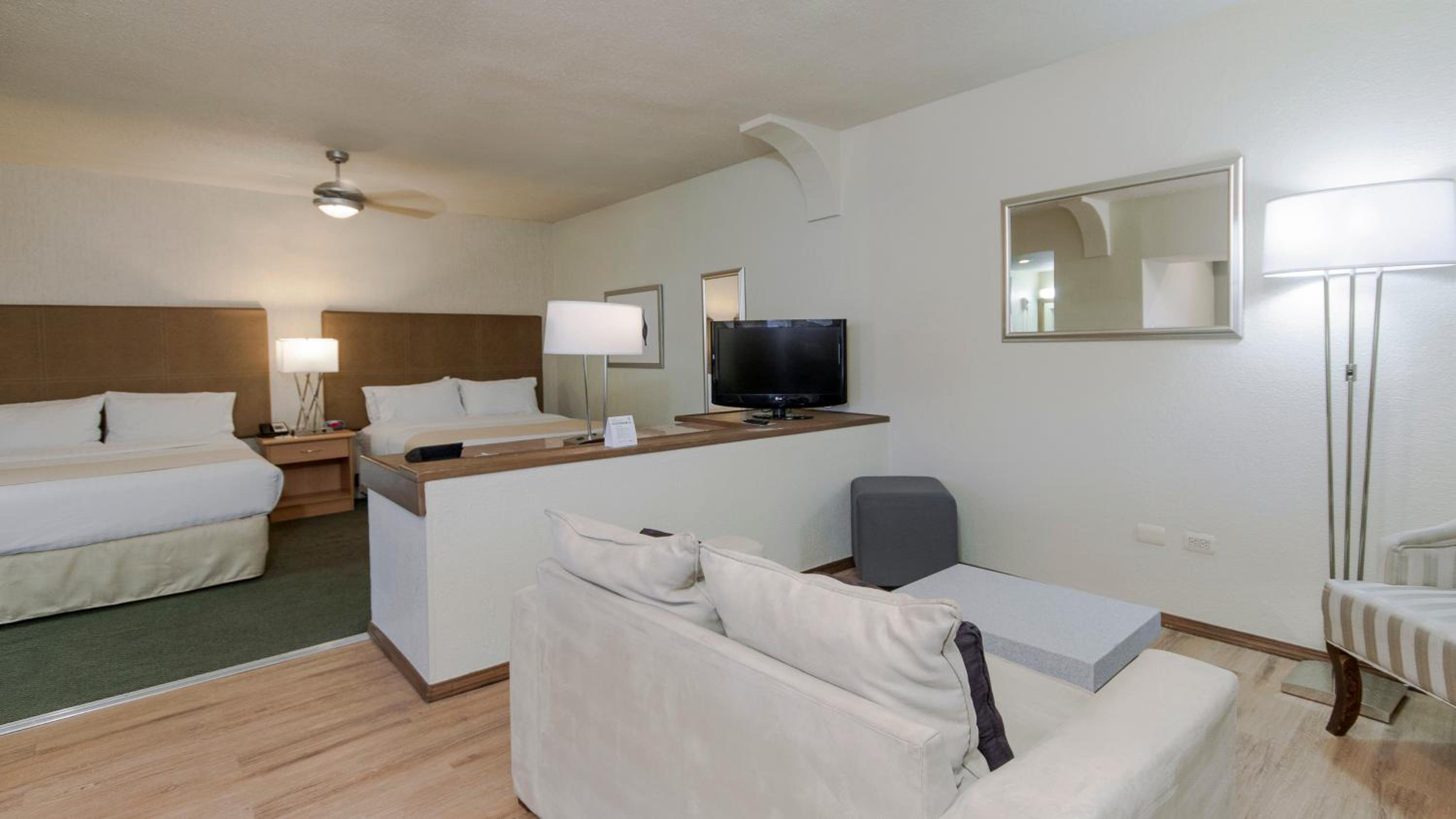 Double Suite with Two Double Beds - Non-Smoking - Photo 3