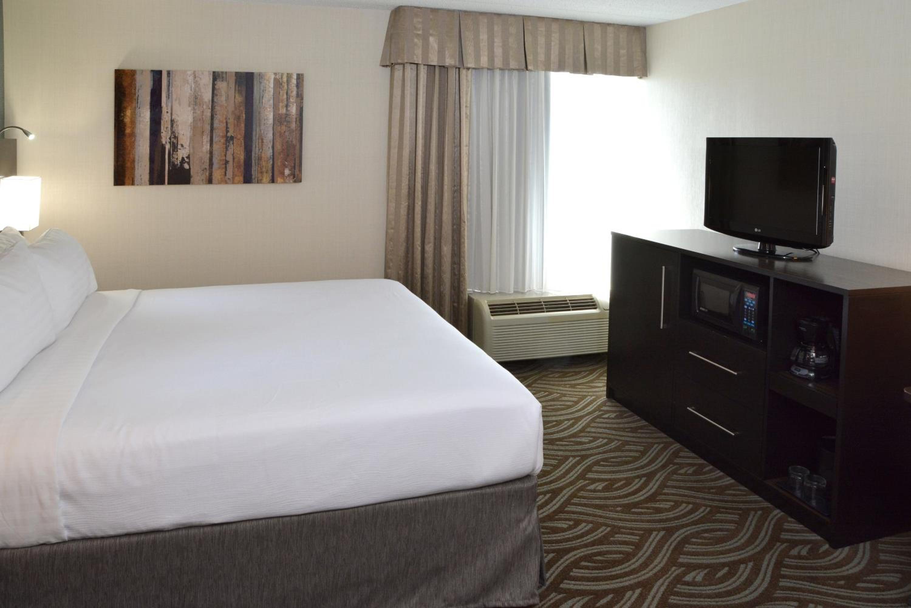 Standard King Room - Photo 3
