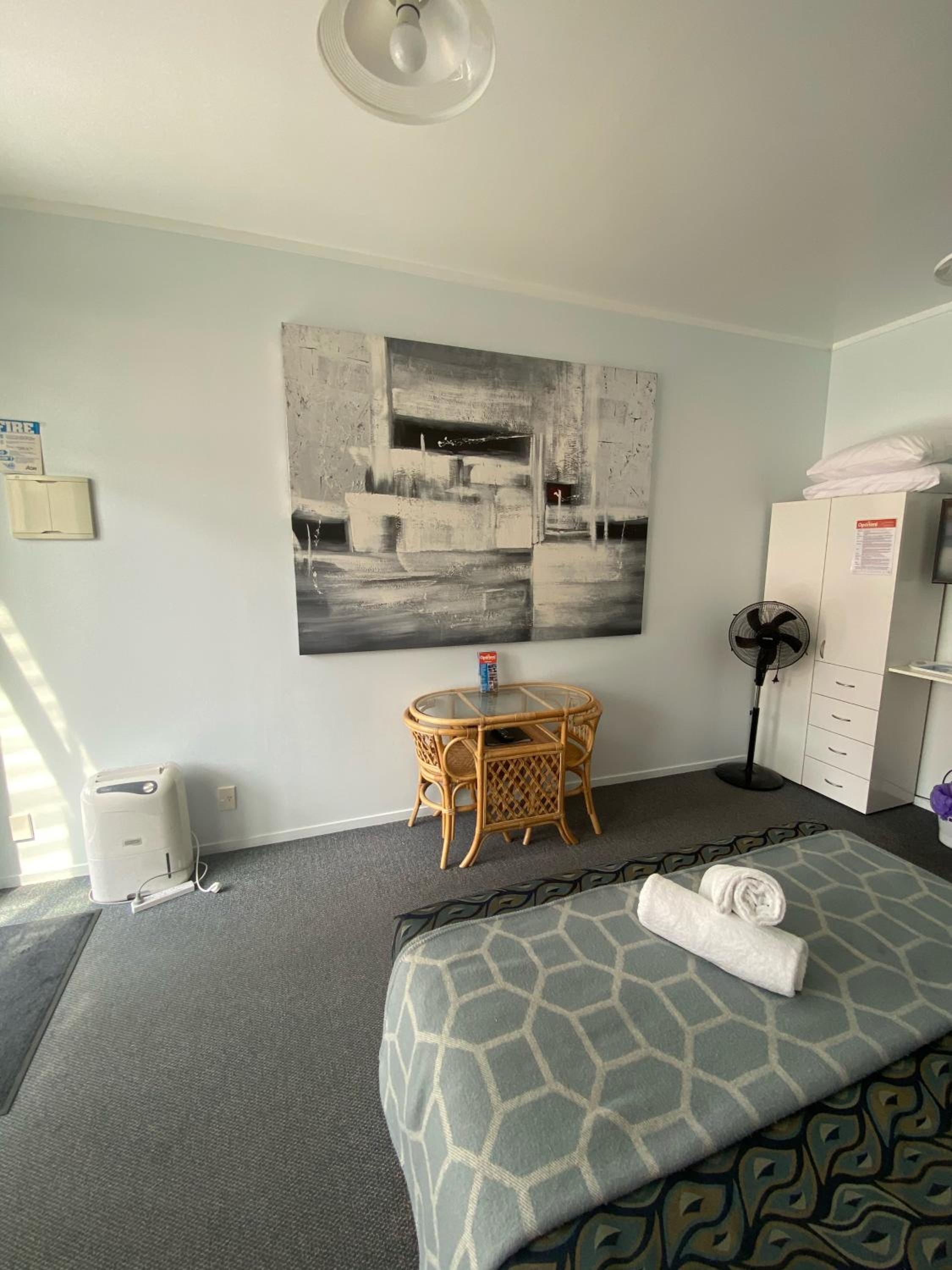 Standard Queen Room photo 2