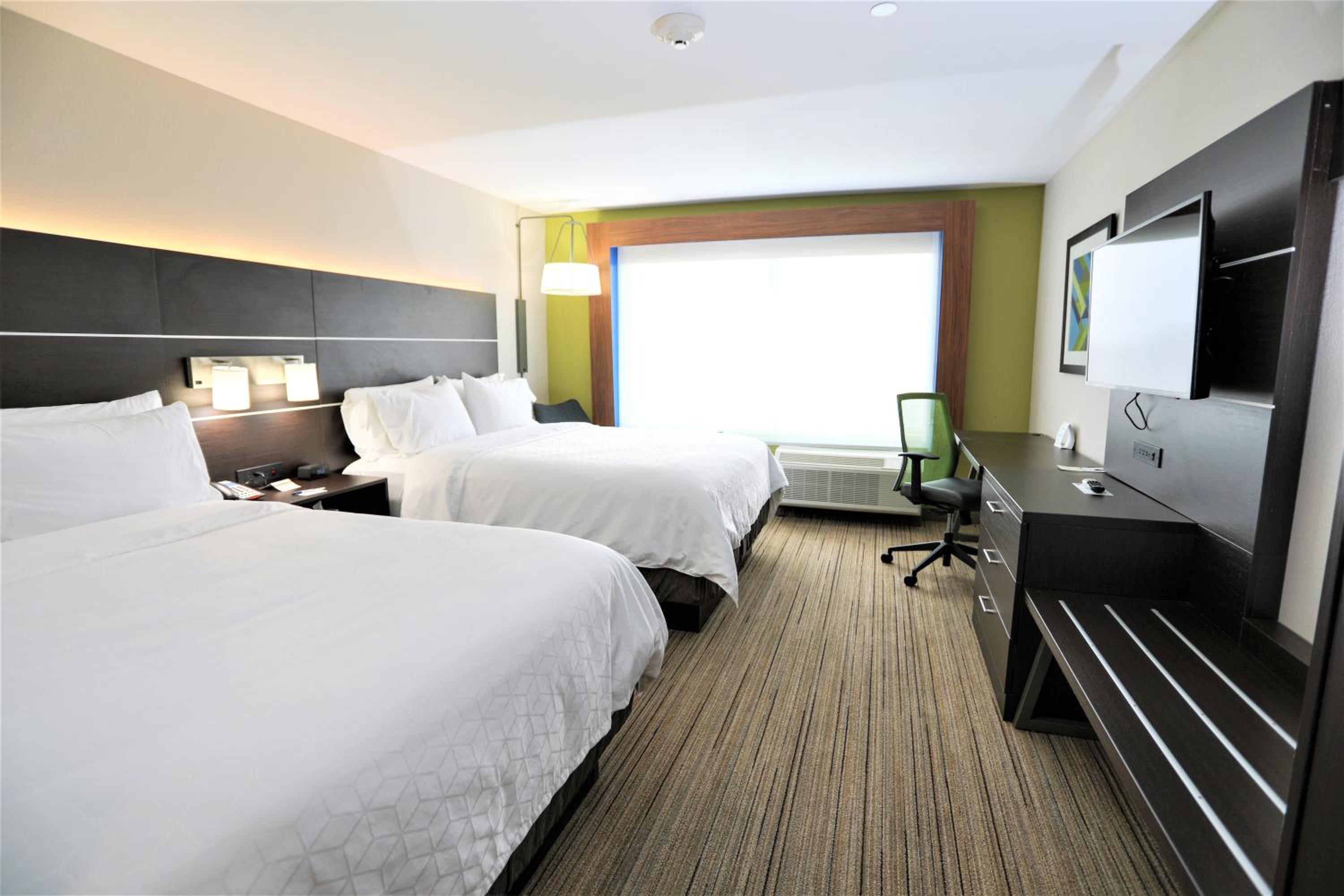 Queen Room with Two Queen Beds - Hearing Accessible - Photo 3