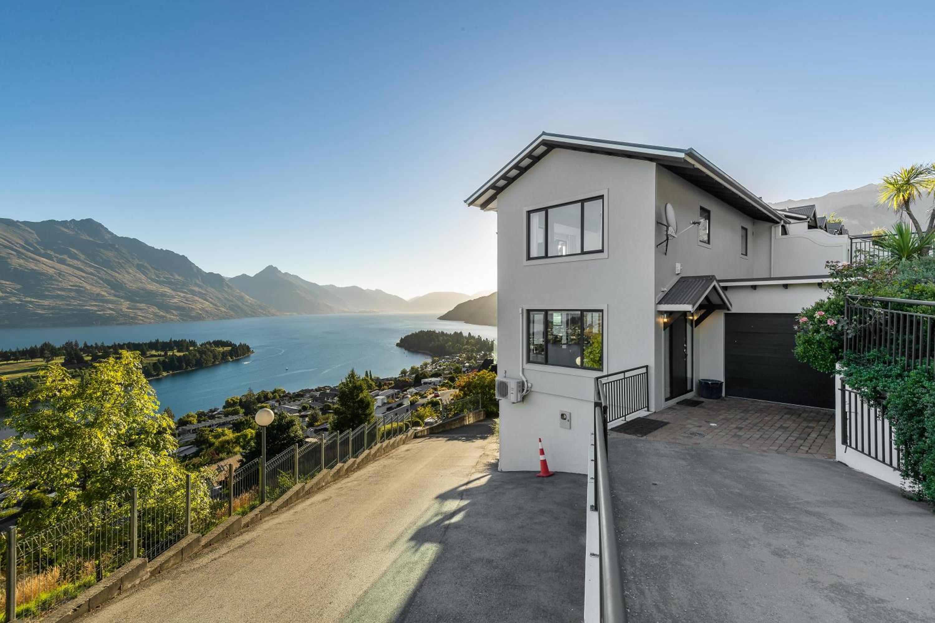 One Bedroom Apartment- Queenstown Hill photo 3