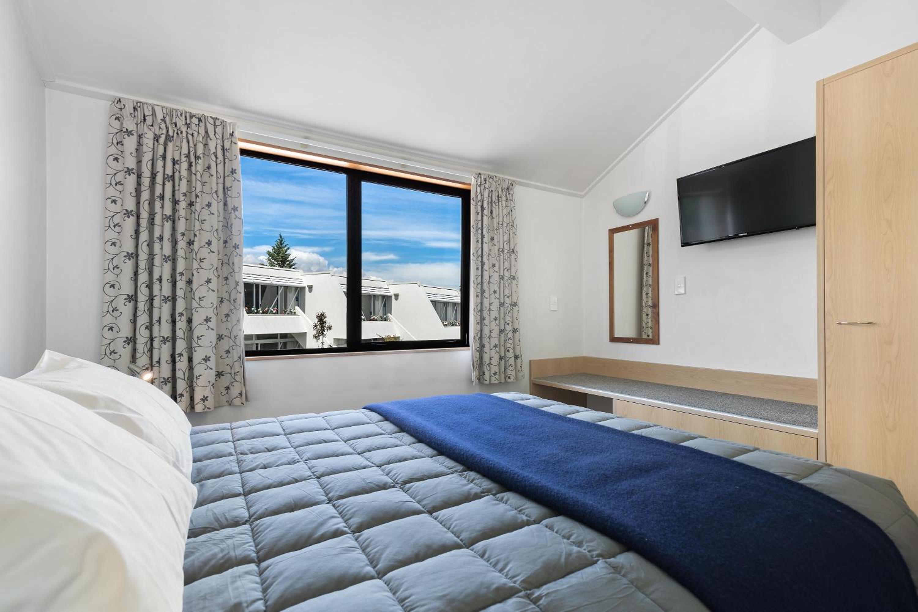 Family Two-Bedroom Apartment - Photo 1