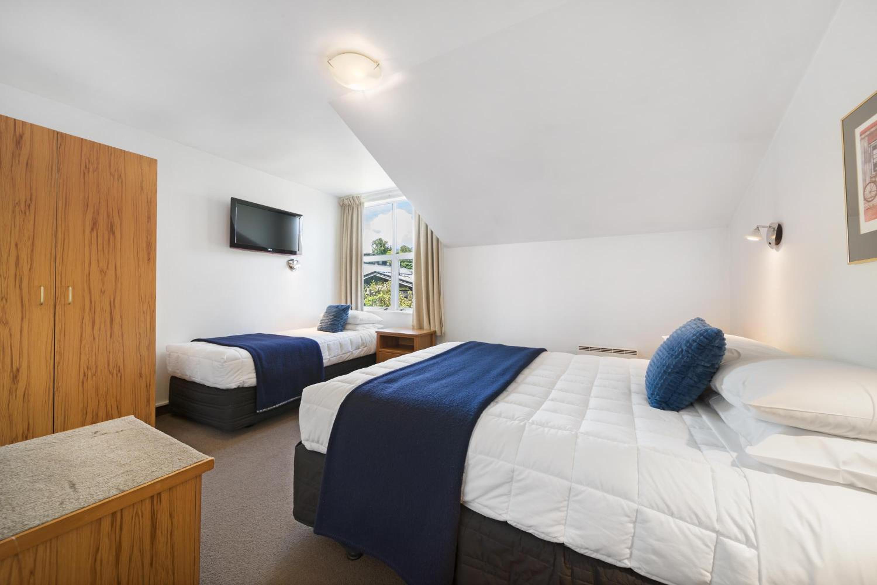 One-Bedroom Apartment with Mountain View - Photo 1