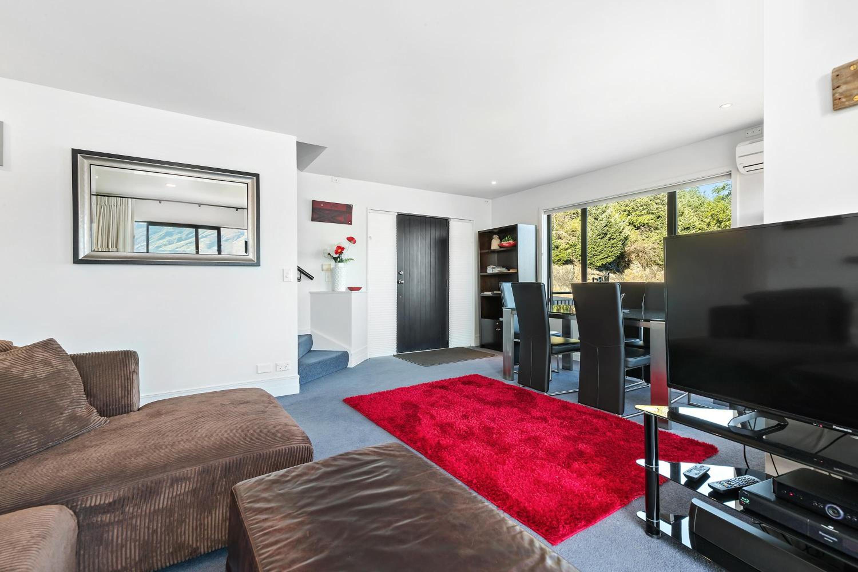 One Bedroom Apartment- Queenstown Hill photo 2