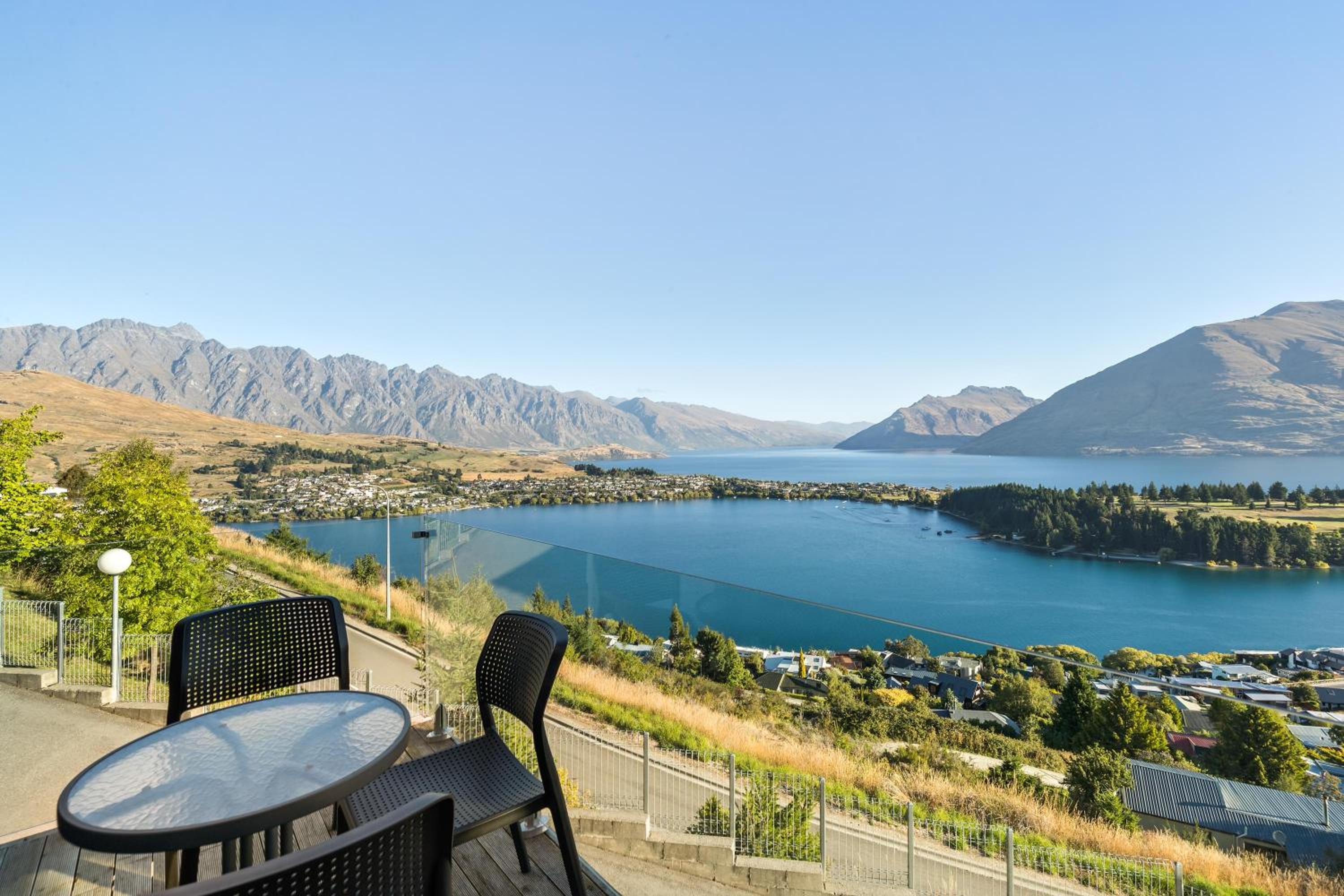 Two Bedroom Apartment - Queenstown Hill photo 2