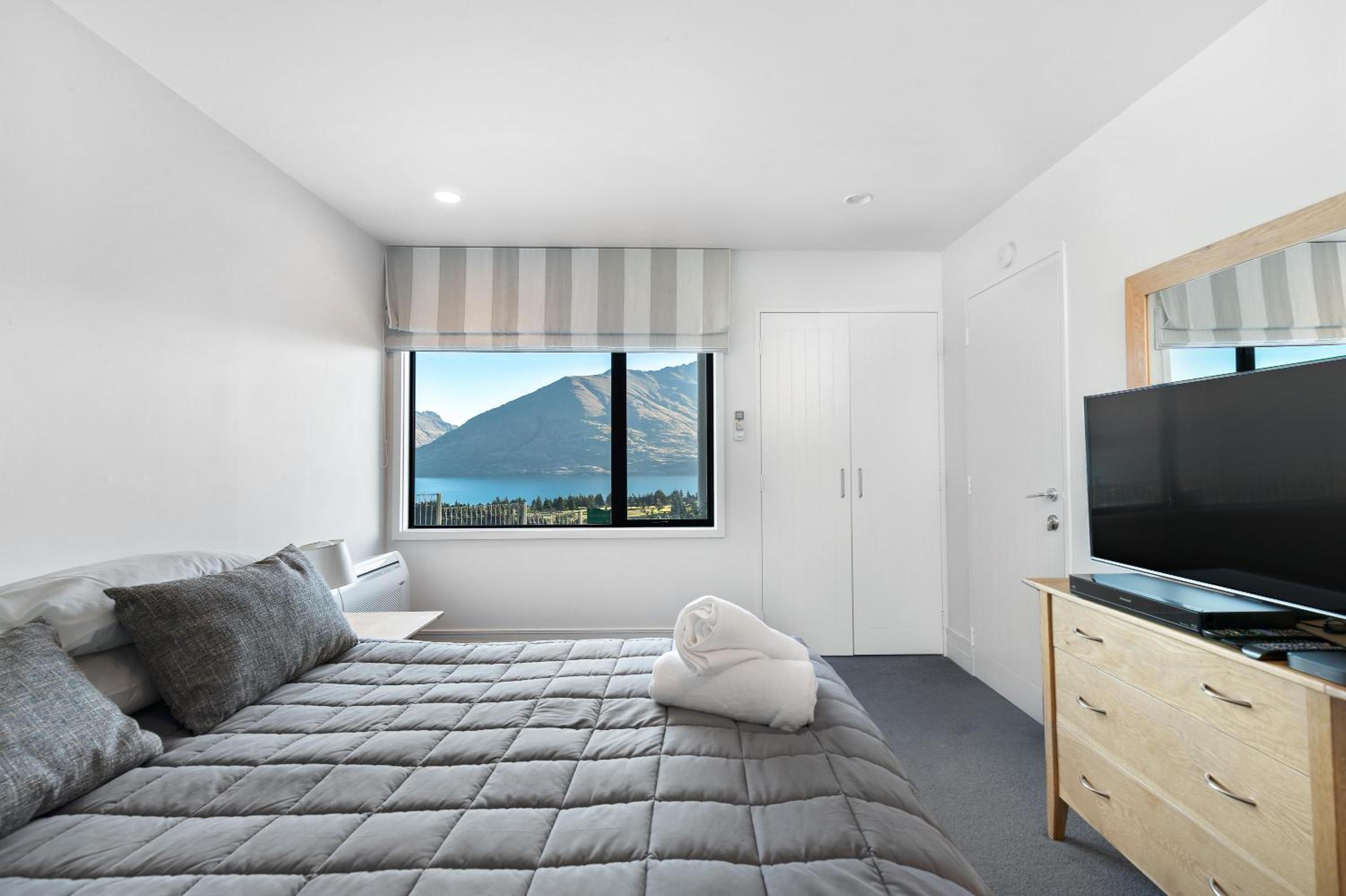One Bedroom Apartment- Queenstown Hill photo 1