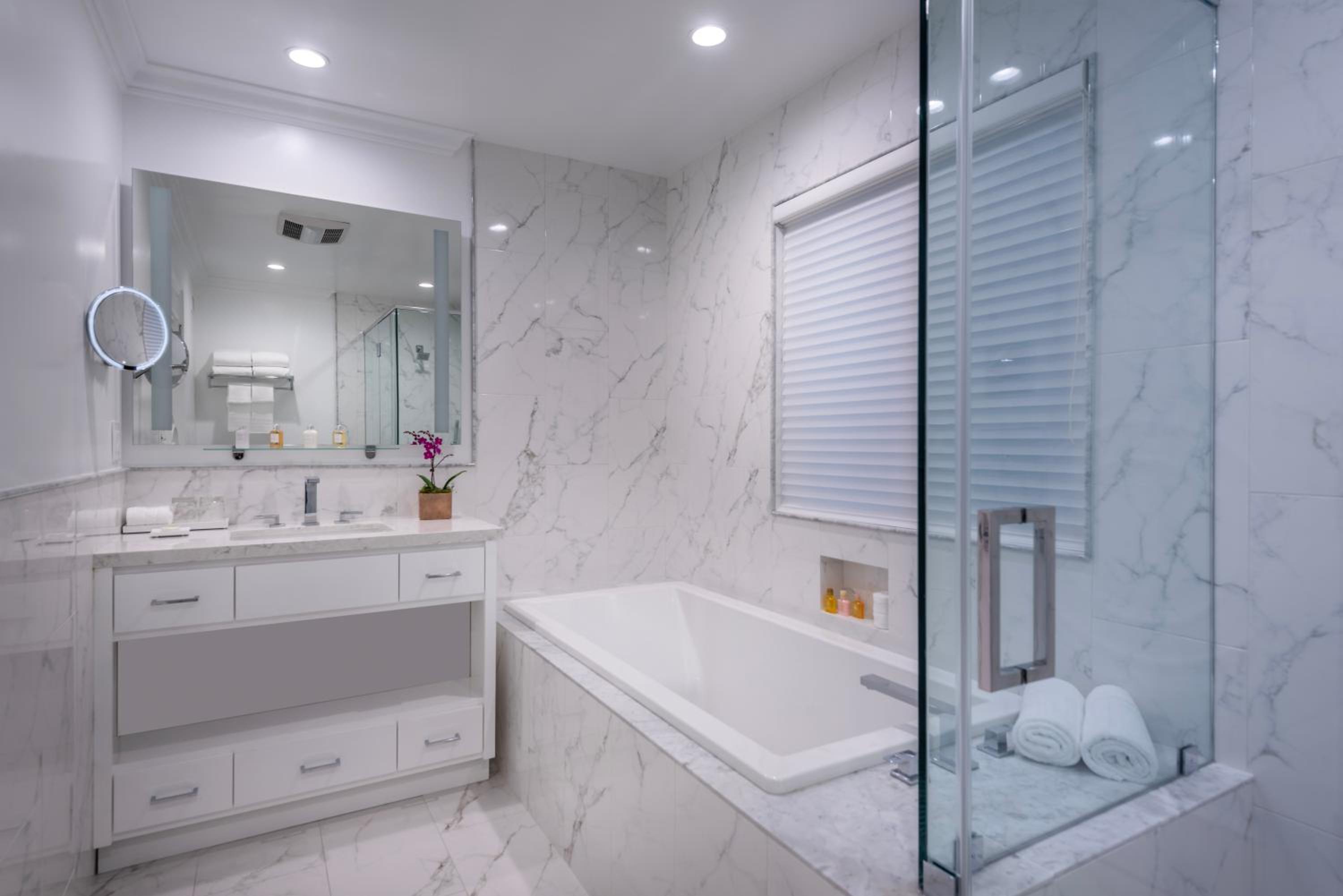 Queen Junior Suite