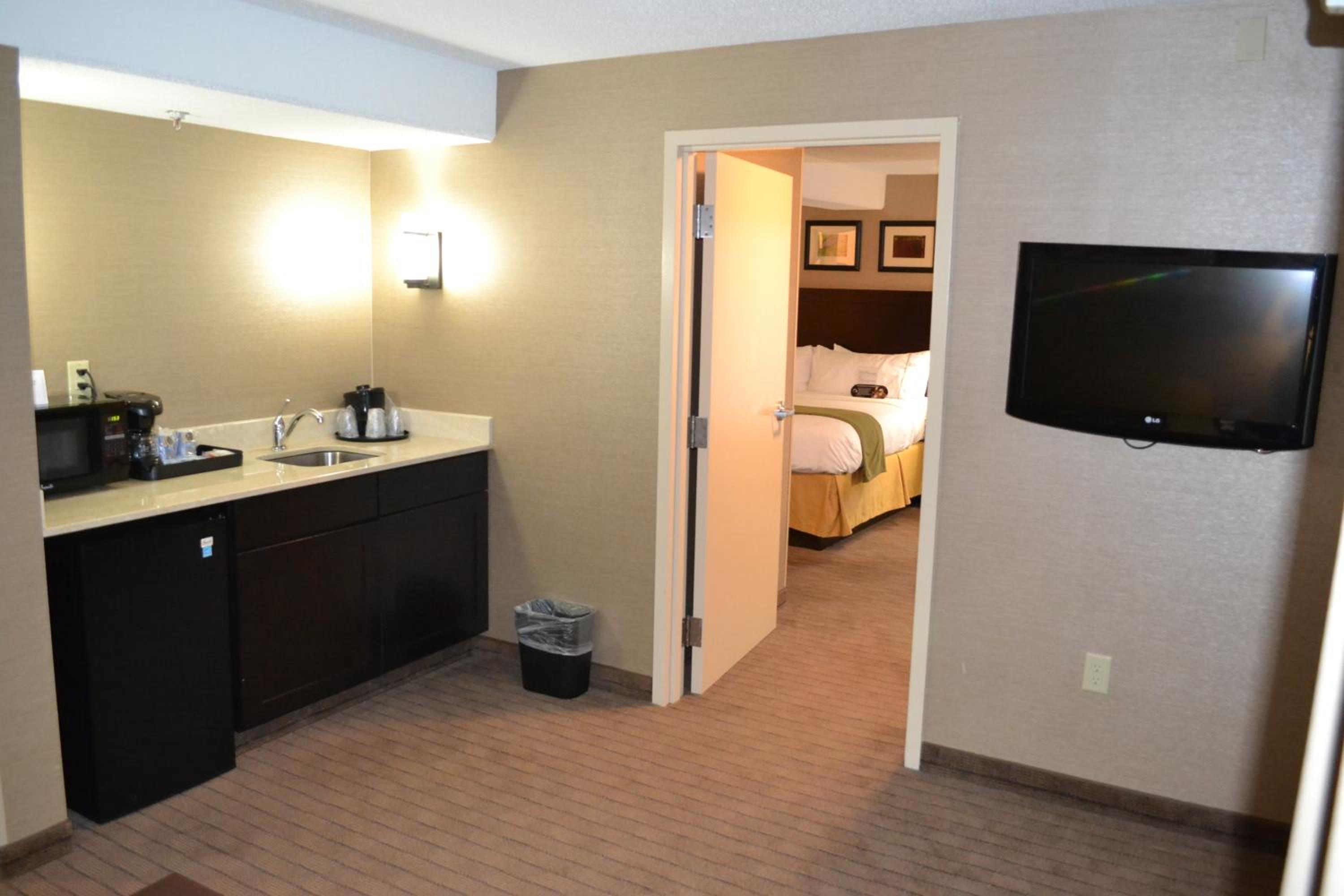 King Suite with Sofa Bed - Photo 4
